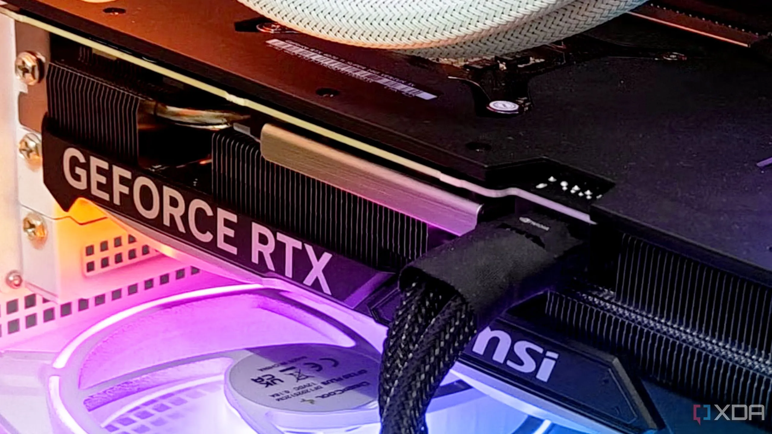 Card đồ họa thế hệ mới NVIDIA RTX, biểu tượng của hiệu năng cao và sự phát triển không ngừng trong ngành game PC.