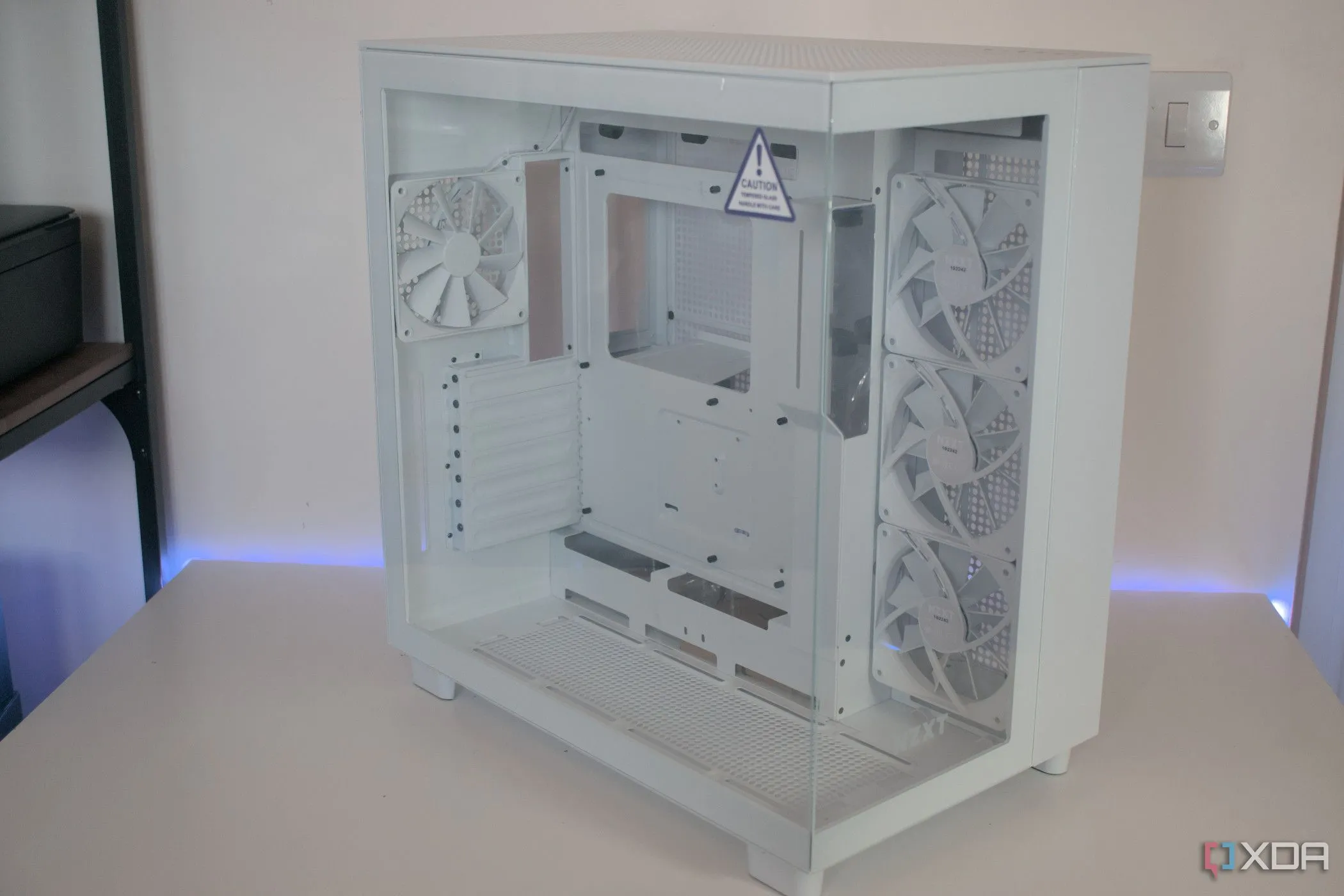 Case PC NZXT H9 Flow nhìn từ góc trước