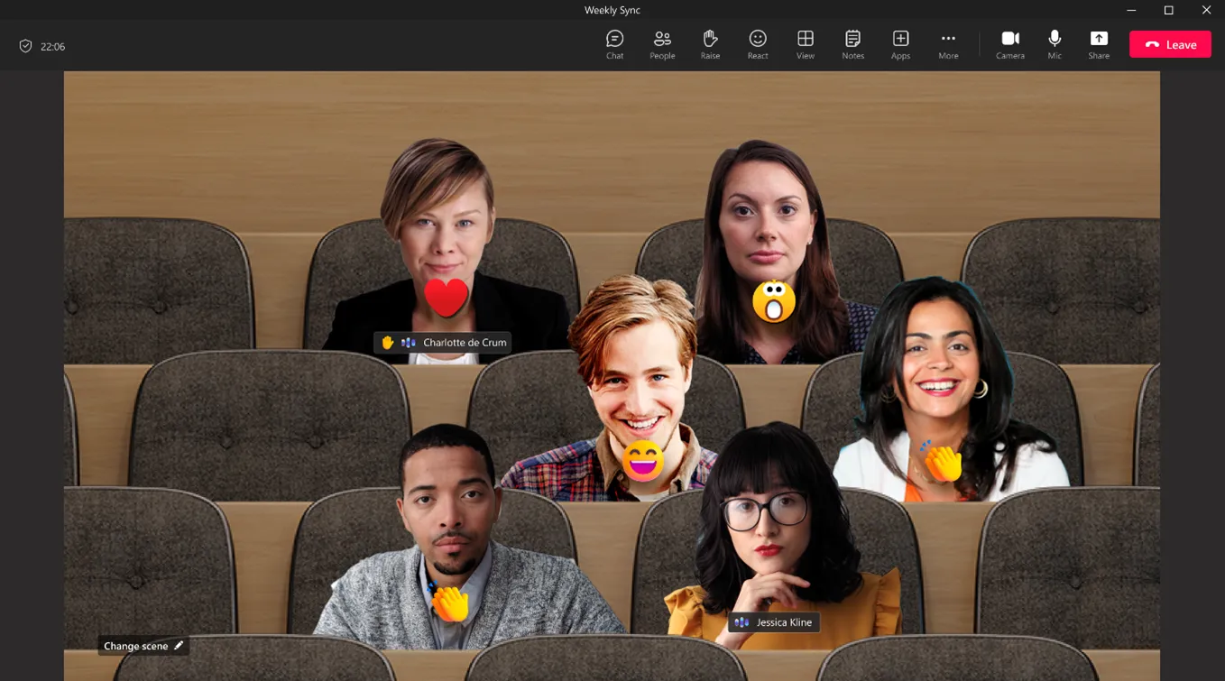 Chế độ Together Mode trong Microsoft Teams với các biểu tượng phản ứng và nhãn, tăng cường tương tác trong cuộc họp.