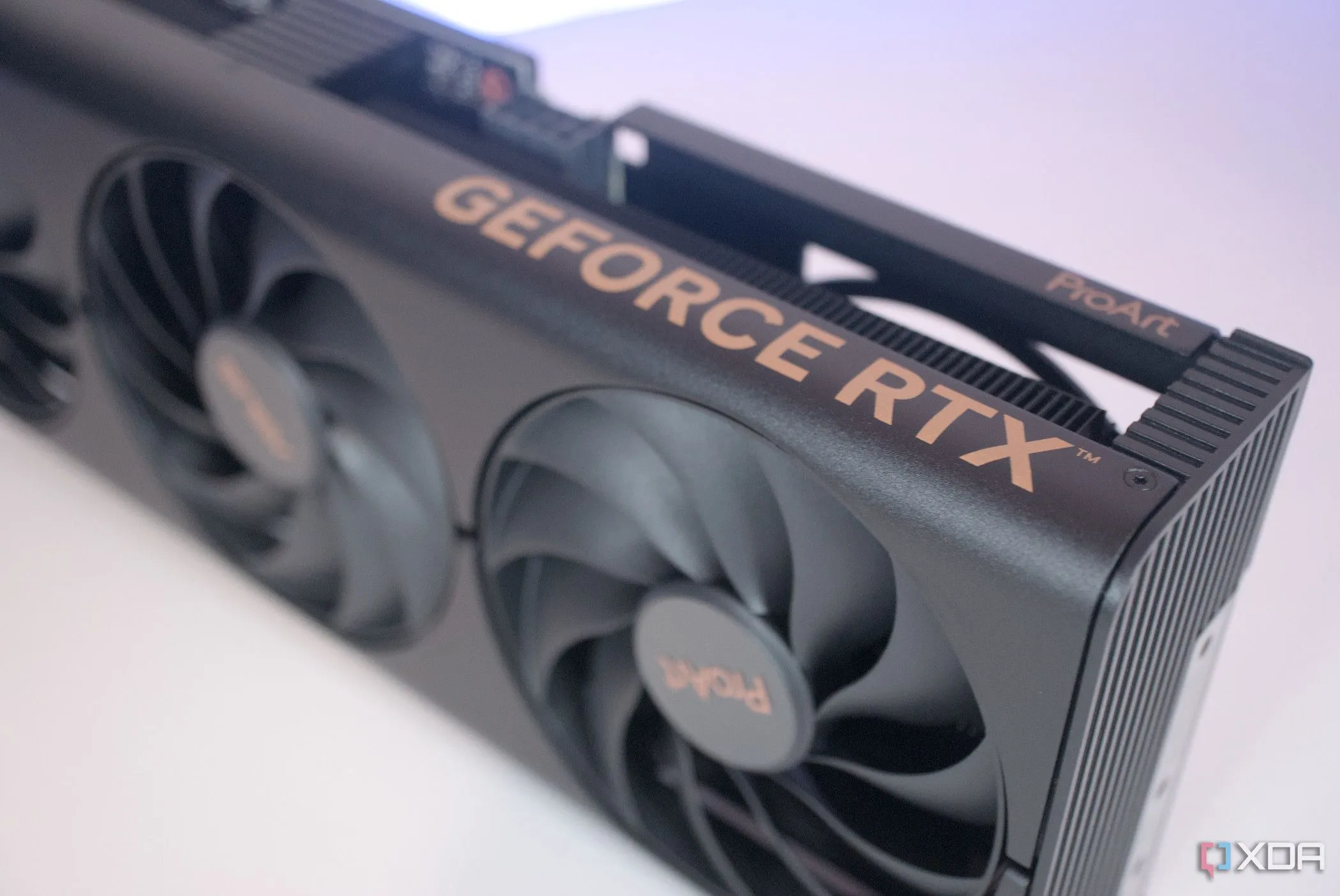 Chi tiết thương hiệu trên card đồ họa Asus ProArt GeForce RTX 4060 Ti