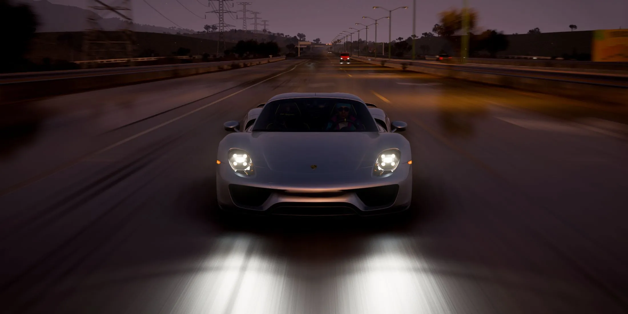 Chiếc Porsche 918 Spyder đang chạy trên đường cong đẹp mắt của Forza Horizon 5