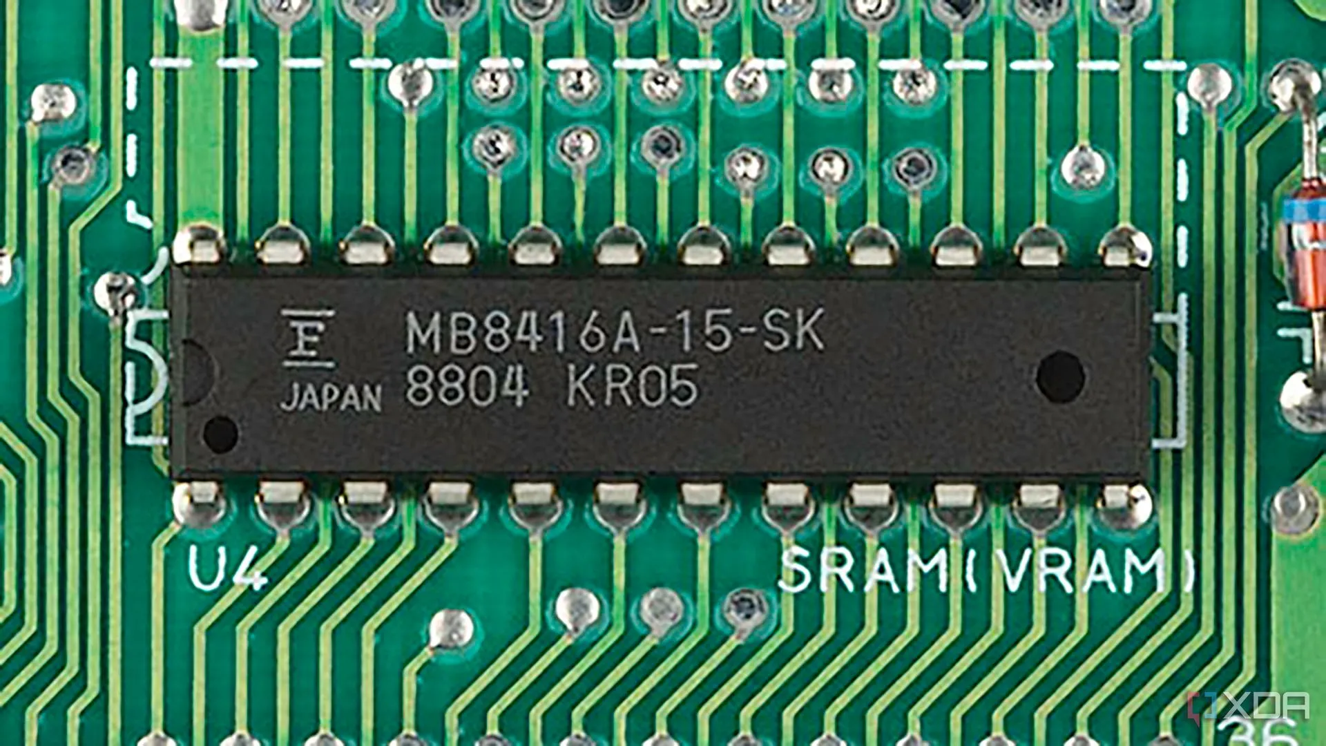 Chip VRAM 2KB của Nintendo NES Mk1