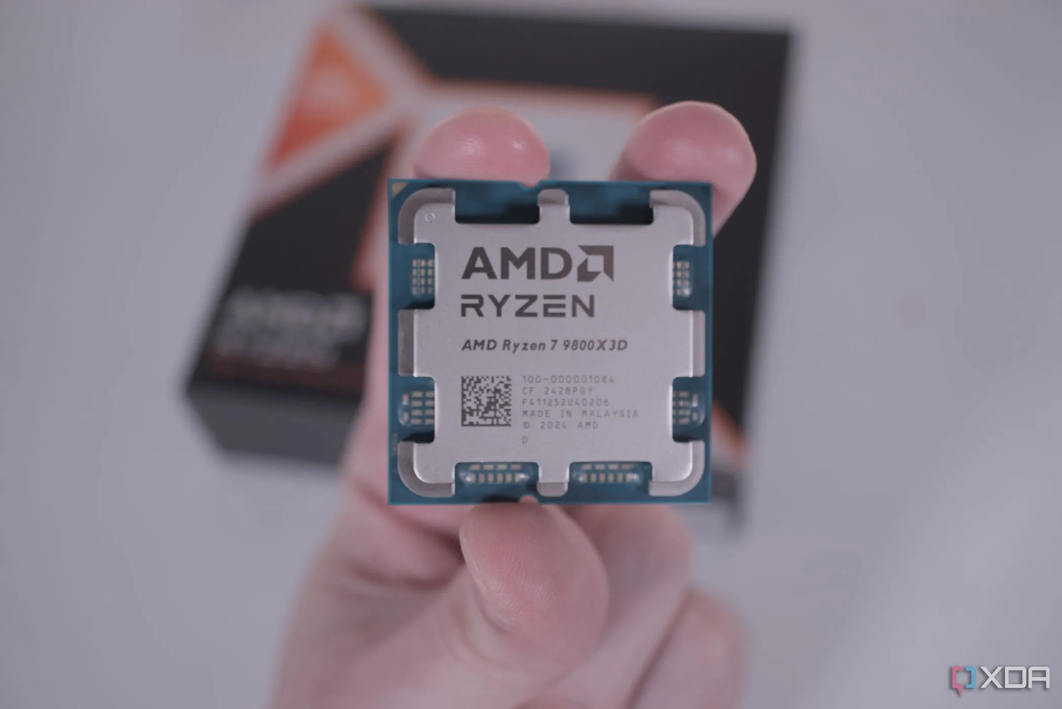 CPU AMD Ryzen 7 9800X3D, biểu tượng cho hiệu năng gaming vượt trội của AMD