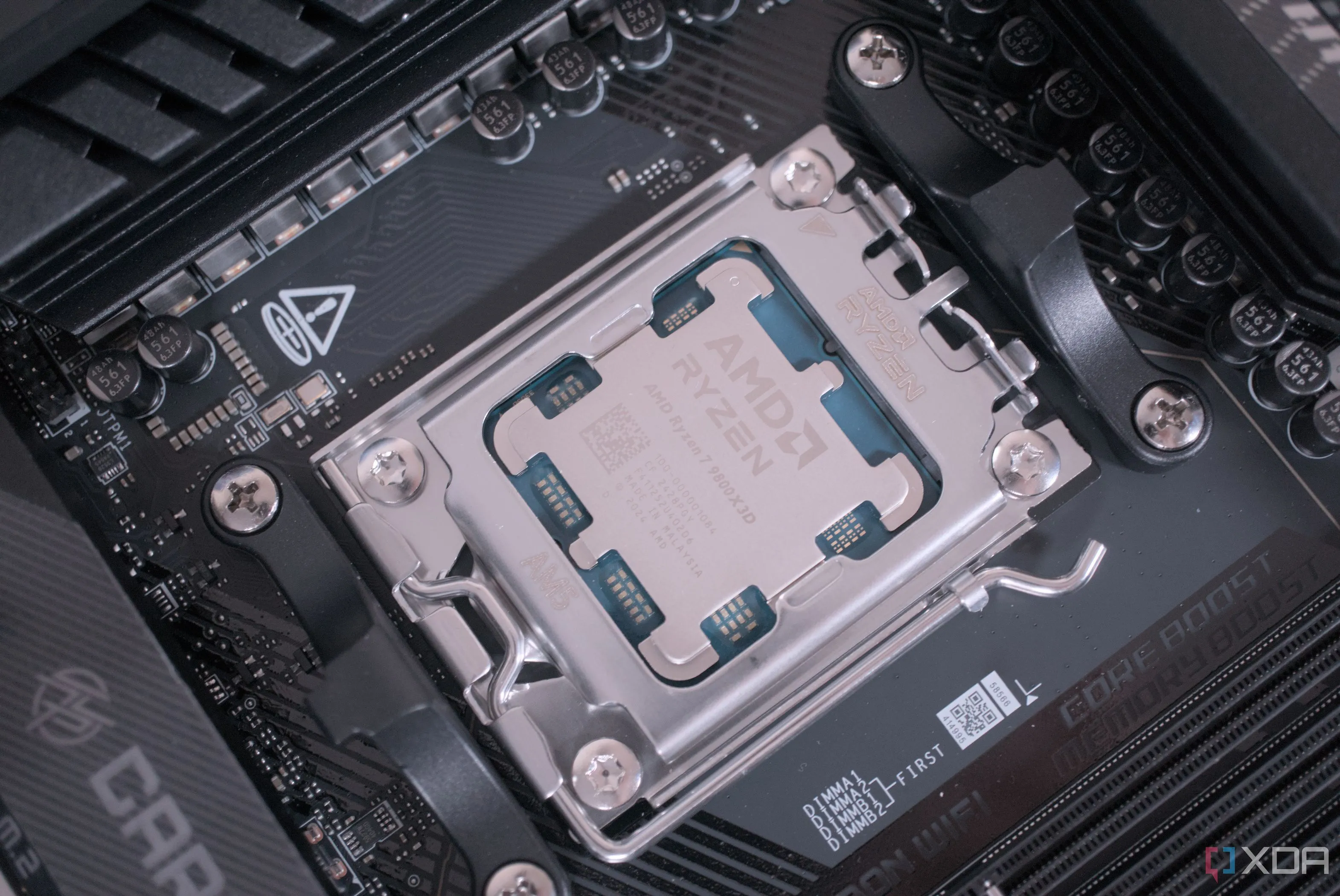 CPU AMD Ryzen 7 9800X3D đã được lắp đặt