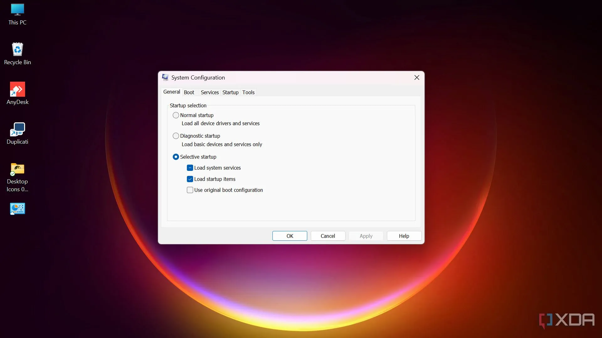 Cửa sổ System Configuration (msconfig) trên Windows PC