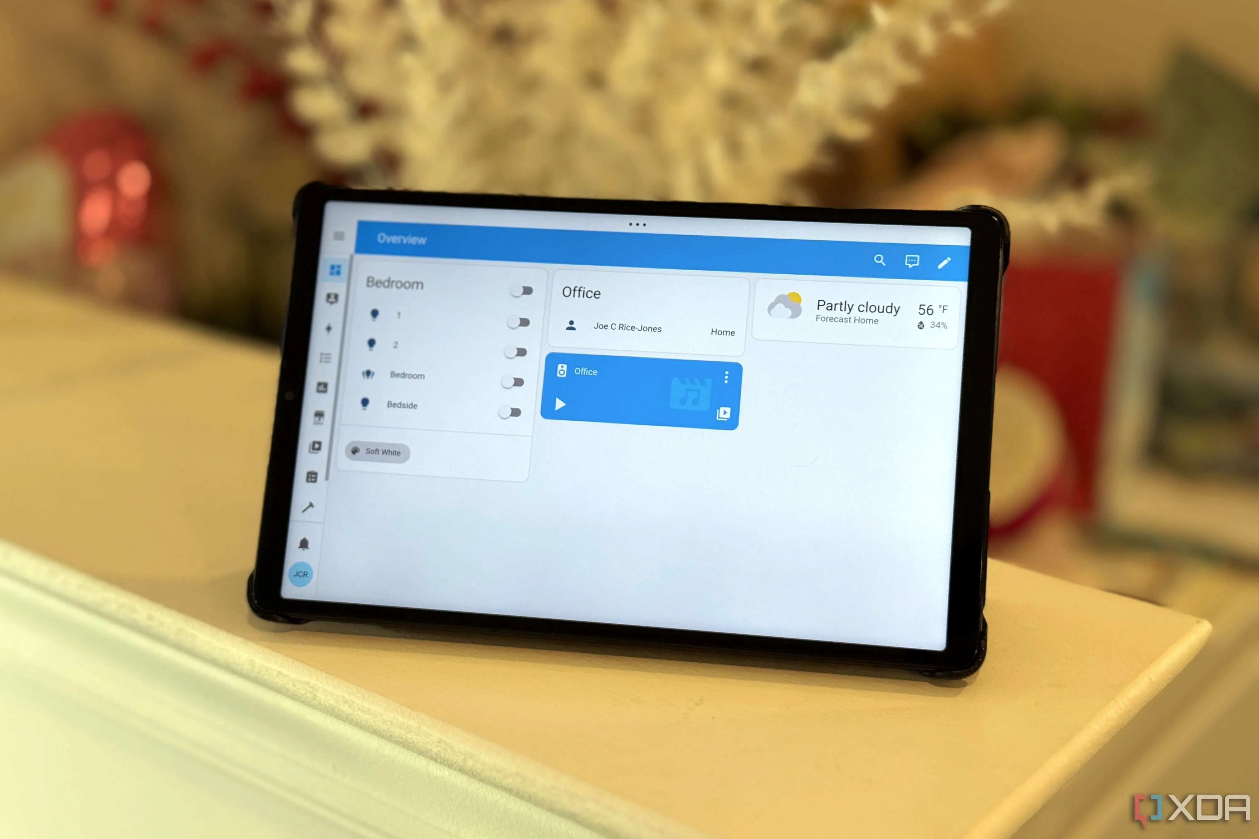 Dashboard Home Assistant hiển thị trên máy tính bảng Android, quản lý các thiết bị nhà thông minh