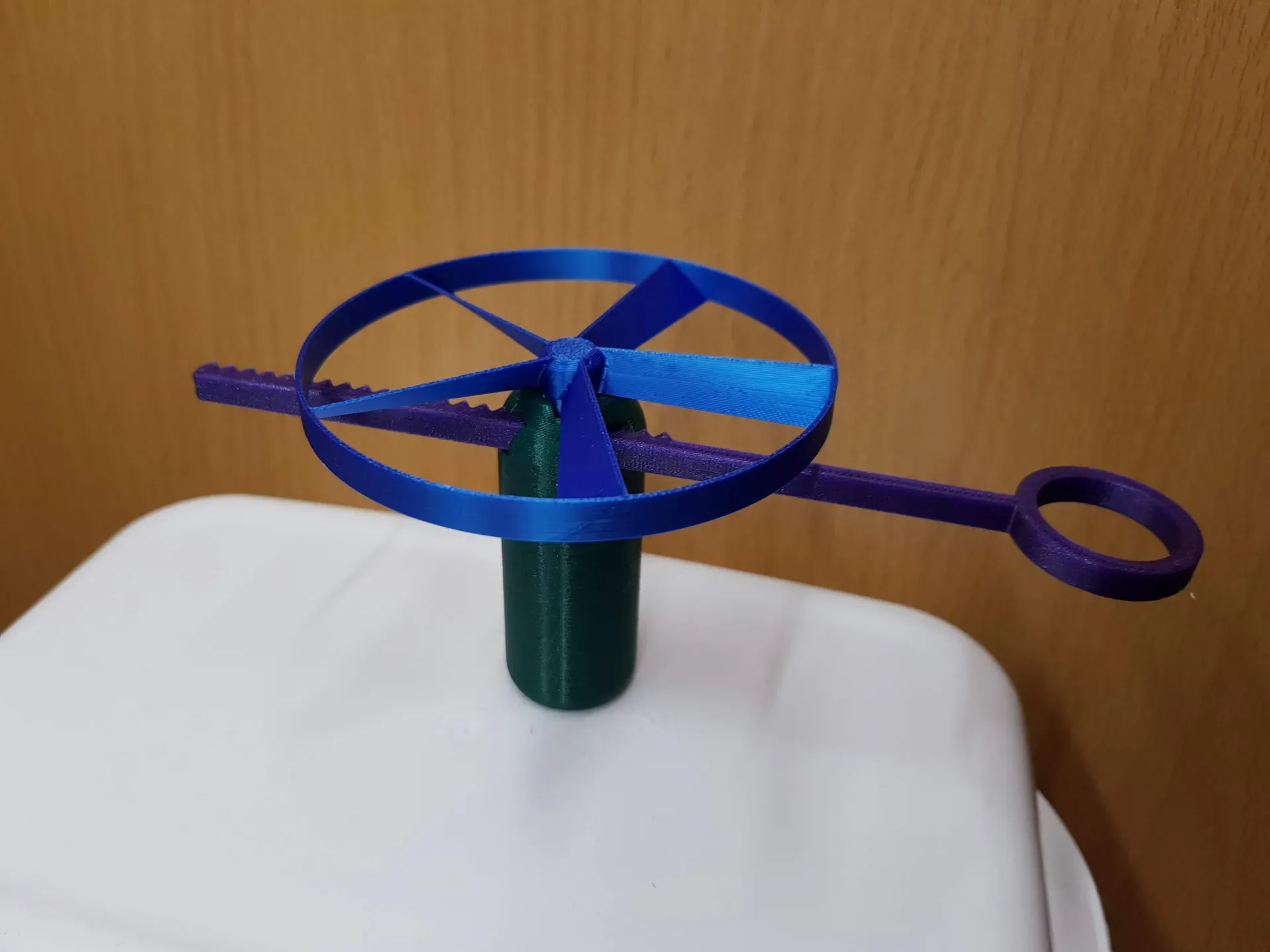 Đồ chơi cánh quạt dây kéo in 3D cổ điển, tái hiện tuổi thơ
