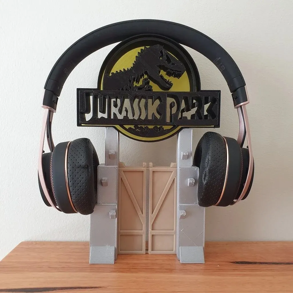 Giá đỡ tai nghe chủ đề Jurassic Park được in 3D, minh họa các chi tiết overhang và bridge phức tạp mà mô hình Benchy giúp kiểm tra hiệu suất in.