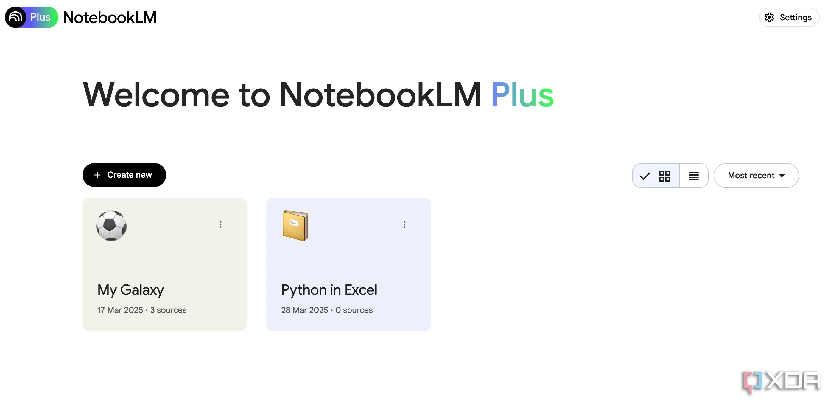 Giao diện chính của NotebookLM, hiển thị các tài liệu nguồn và không gian làm việc AI