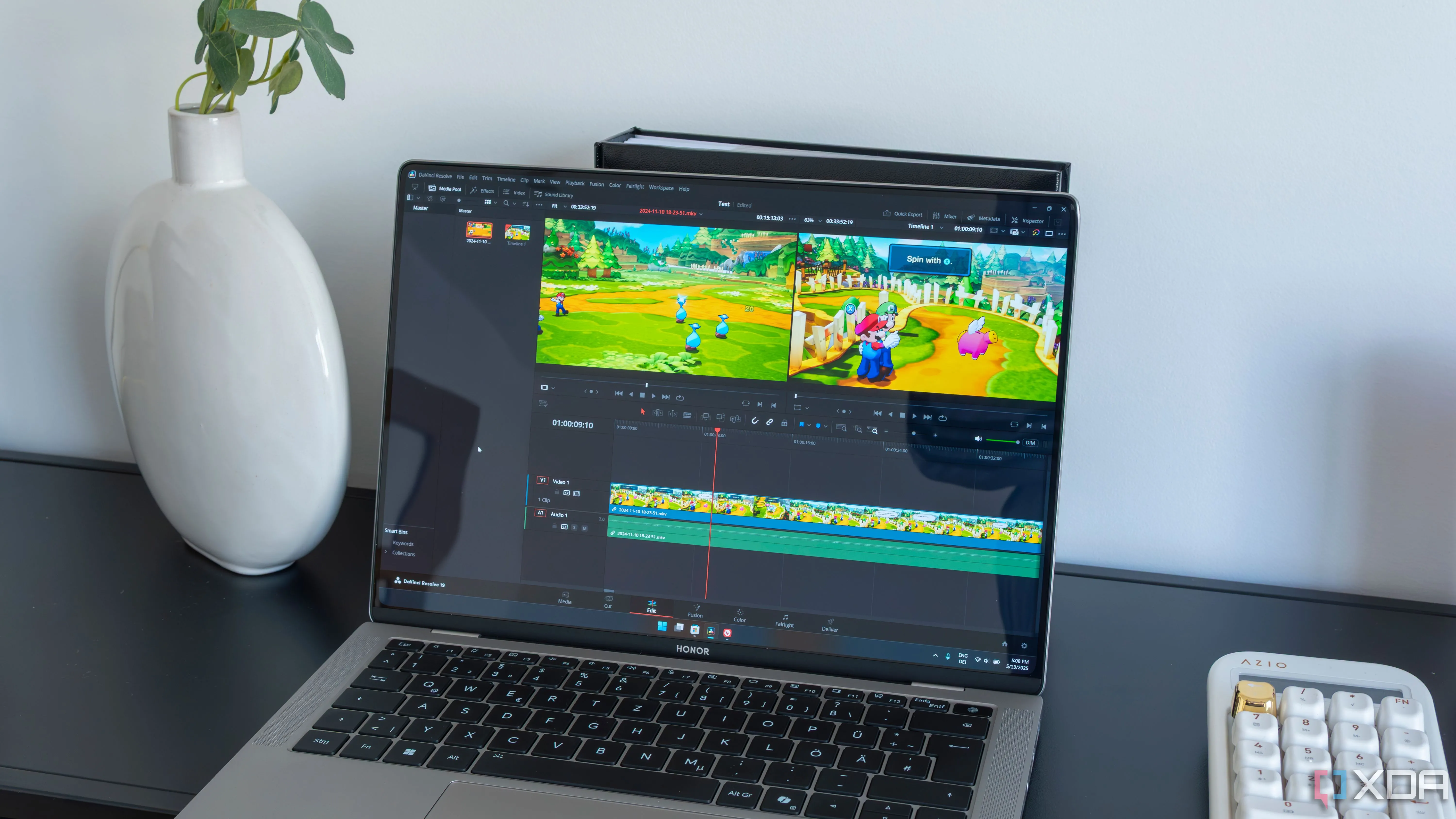 Giao diện DaVinci Resolve đang chạy trên laptop, minh họa phần mềm chỉnh sửa video và đồ họa chuyển động thay thế Premiere/After Effects.