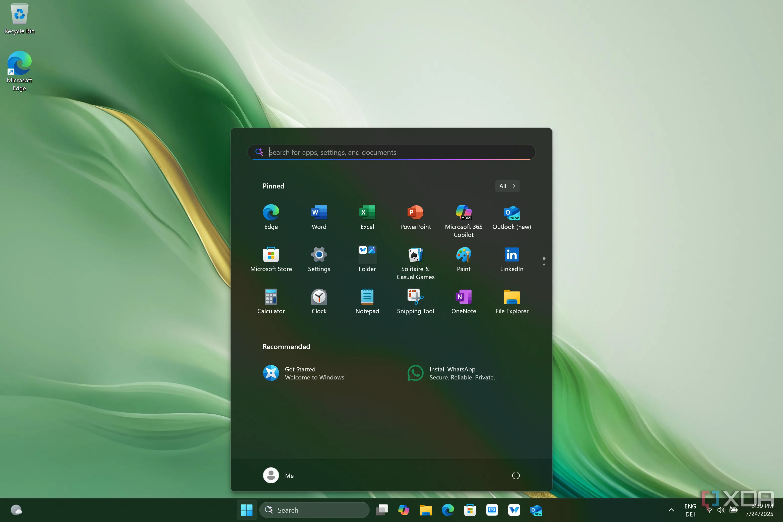 Giao diện desktop Windows 11 với menu Start mở, hiển thị tài khoản người dùng mới được tạo sau khi thay đổi vùng sang EU.