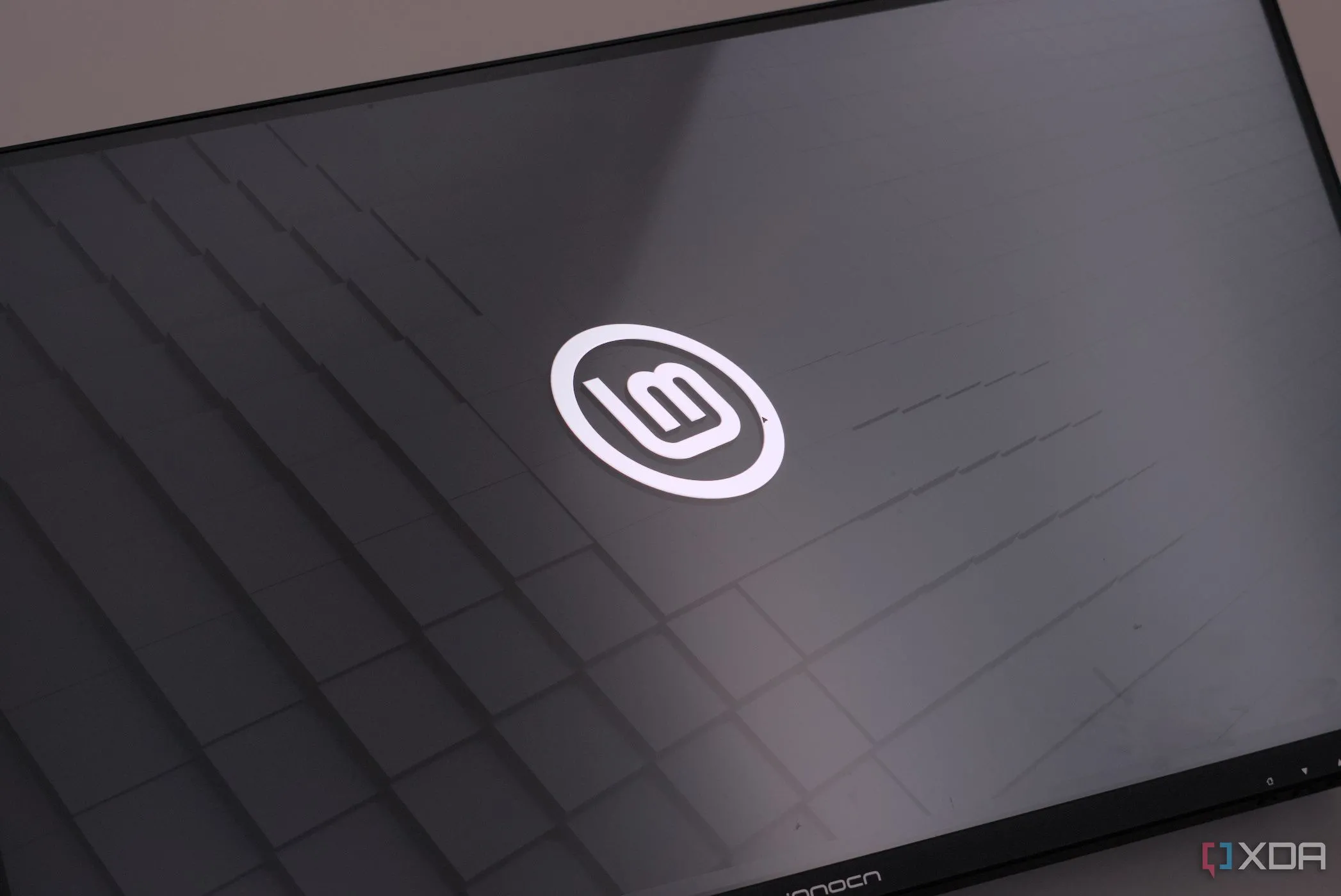 Giao diện hệ điều hành Linux Mint 22.1