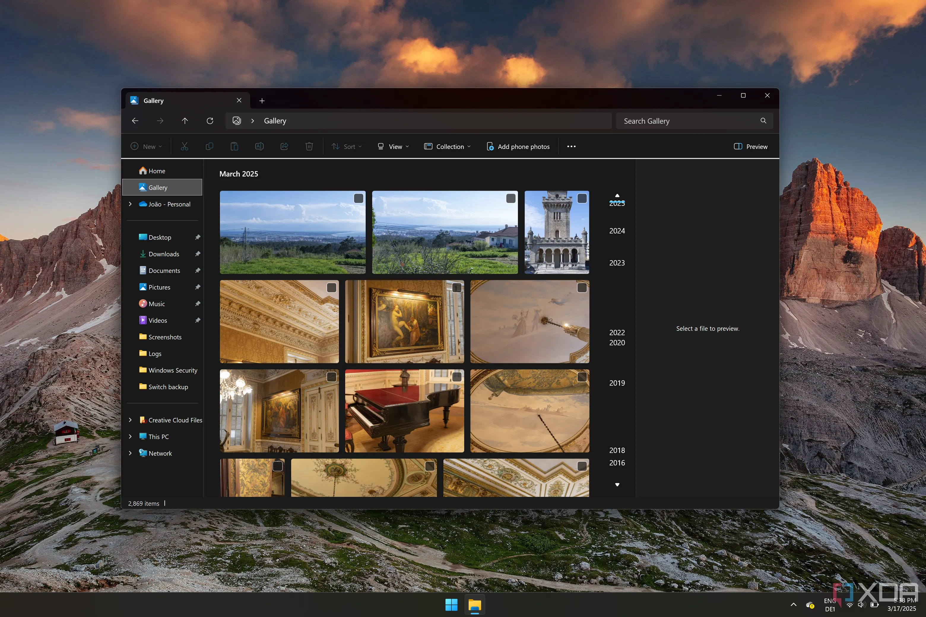 Giao diện mục Thư viện (Gallery) trong File Explorer Windows 11, sắp xếp ảnh theo dòng thời gian.
