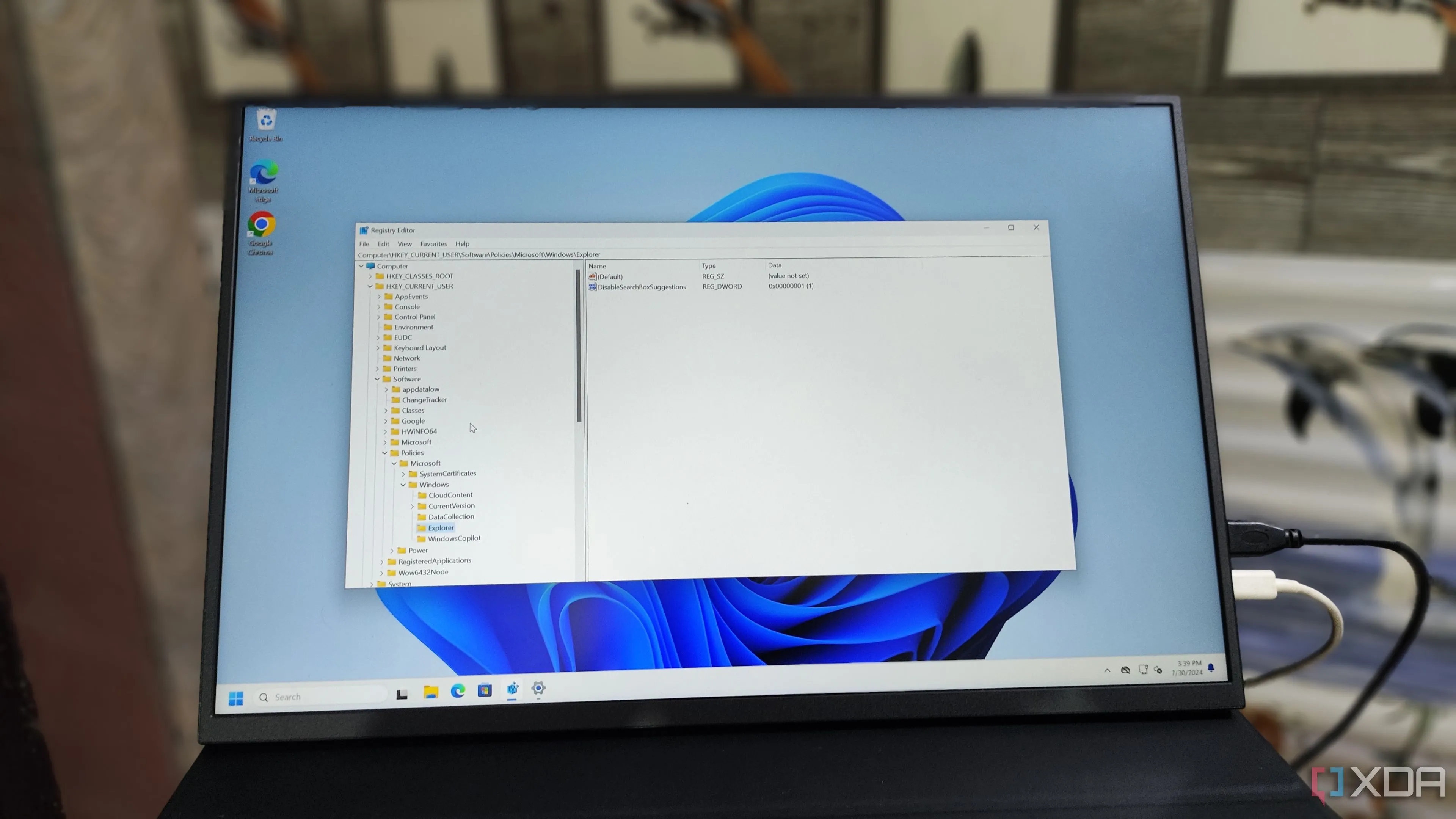 Giao diện Registry Editor đang mở trên màn hình Uperfect UGame K118