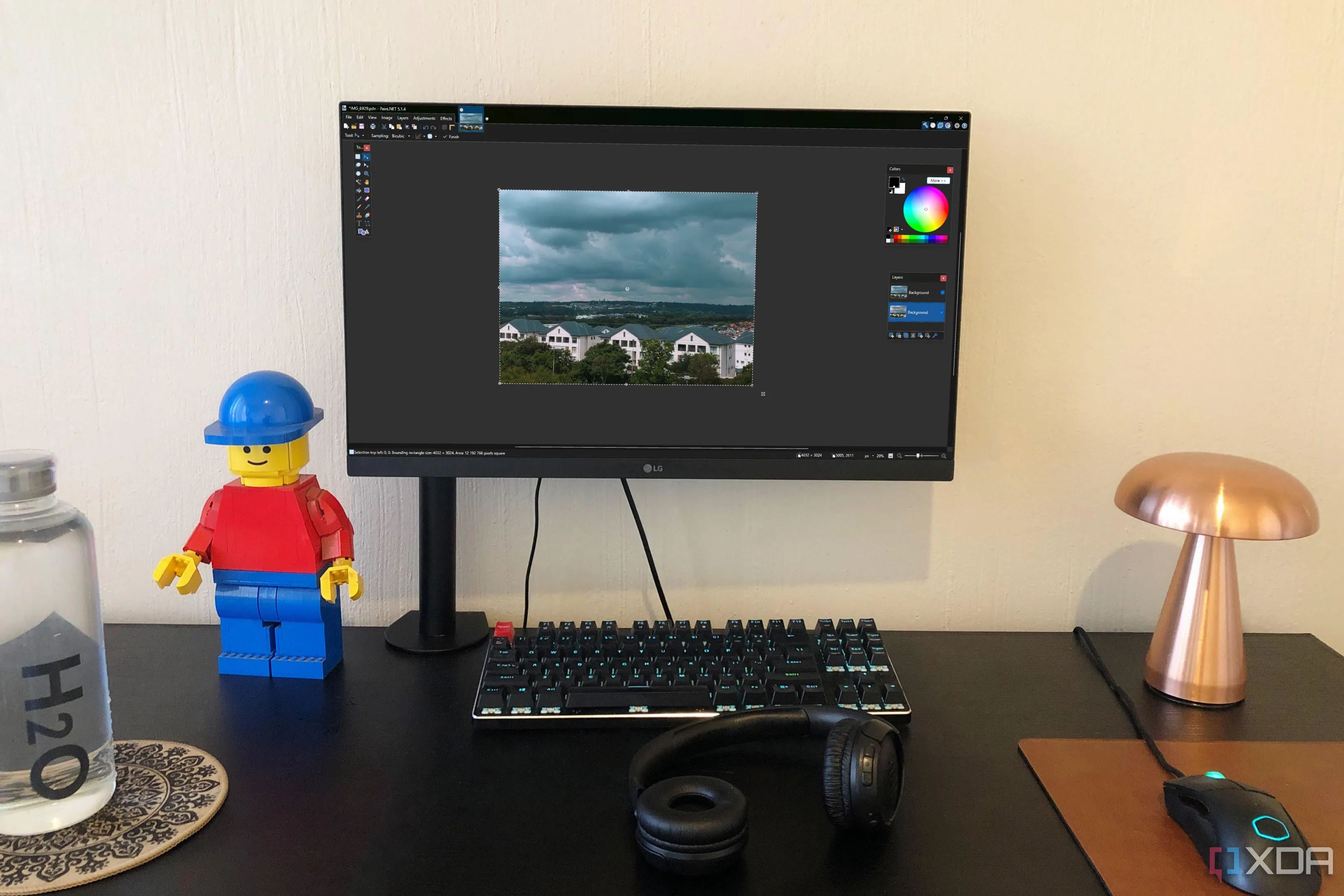 Giao diện ứng dụng Paint.NET trên màn hình máy tính, minh họa một công cụ chỉnh sửa ảnh thay thế
