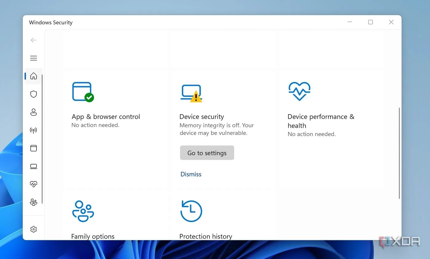 Giao diện ứng dụng Windows Security trên Windows 11, hiển thị trạng thái các tính năng bảo mật bị vô hiệu hóa