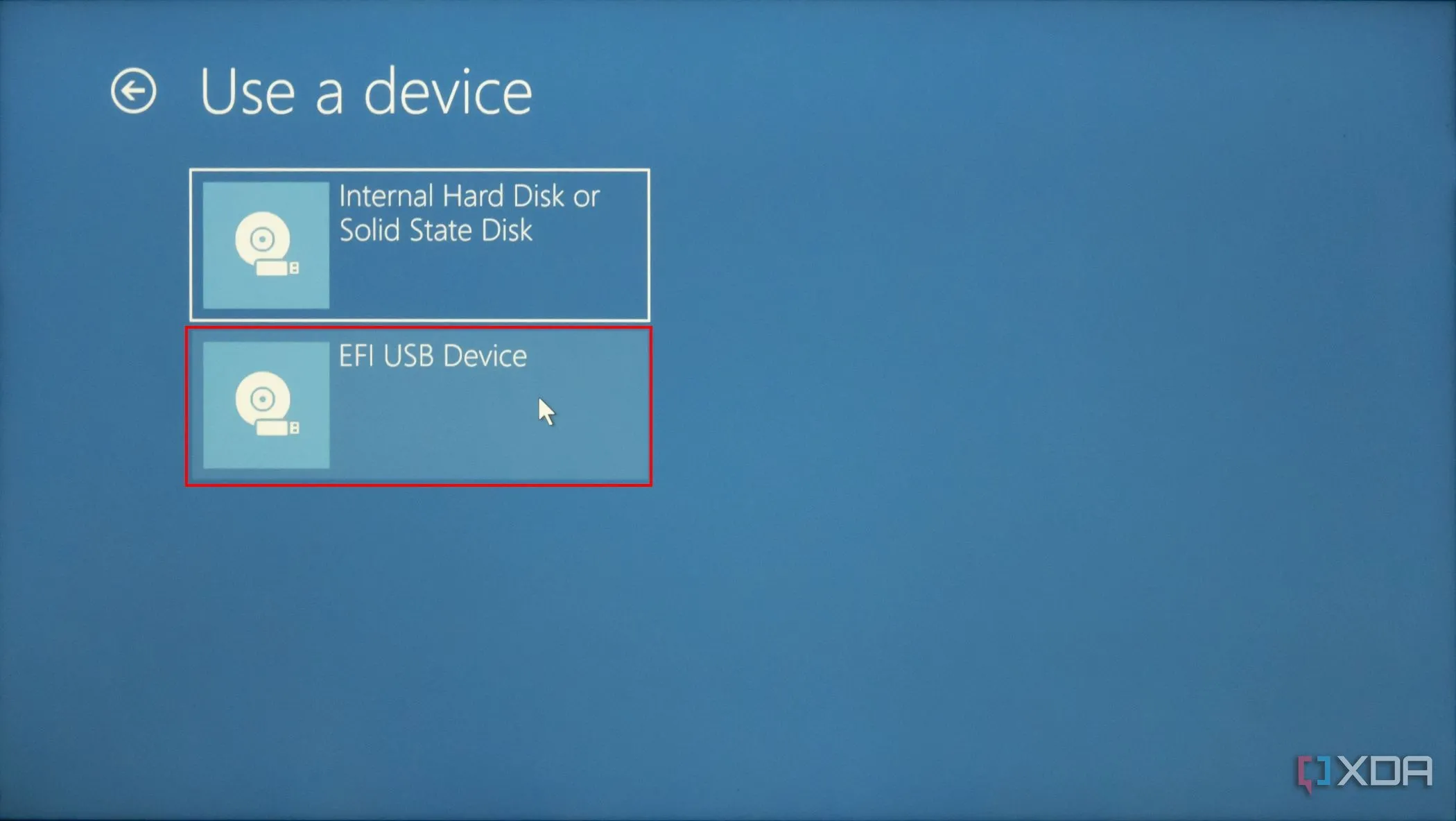 Giao diện Windows Recovery Environment với thiết bị khởi động USB được đánh dấu
