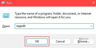 Gõ regedit vào hộp thoại Run của Windows 11