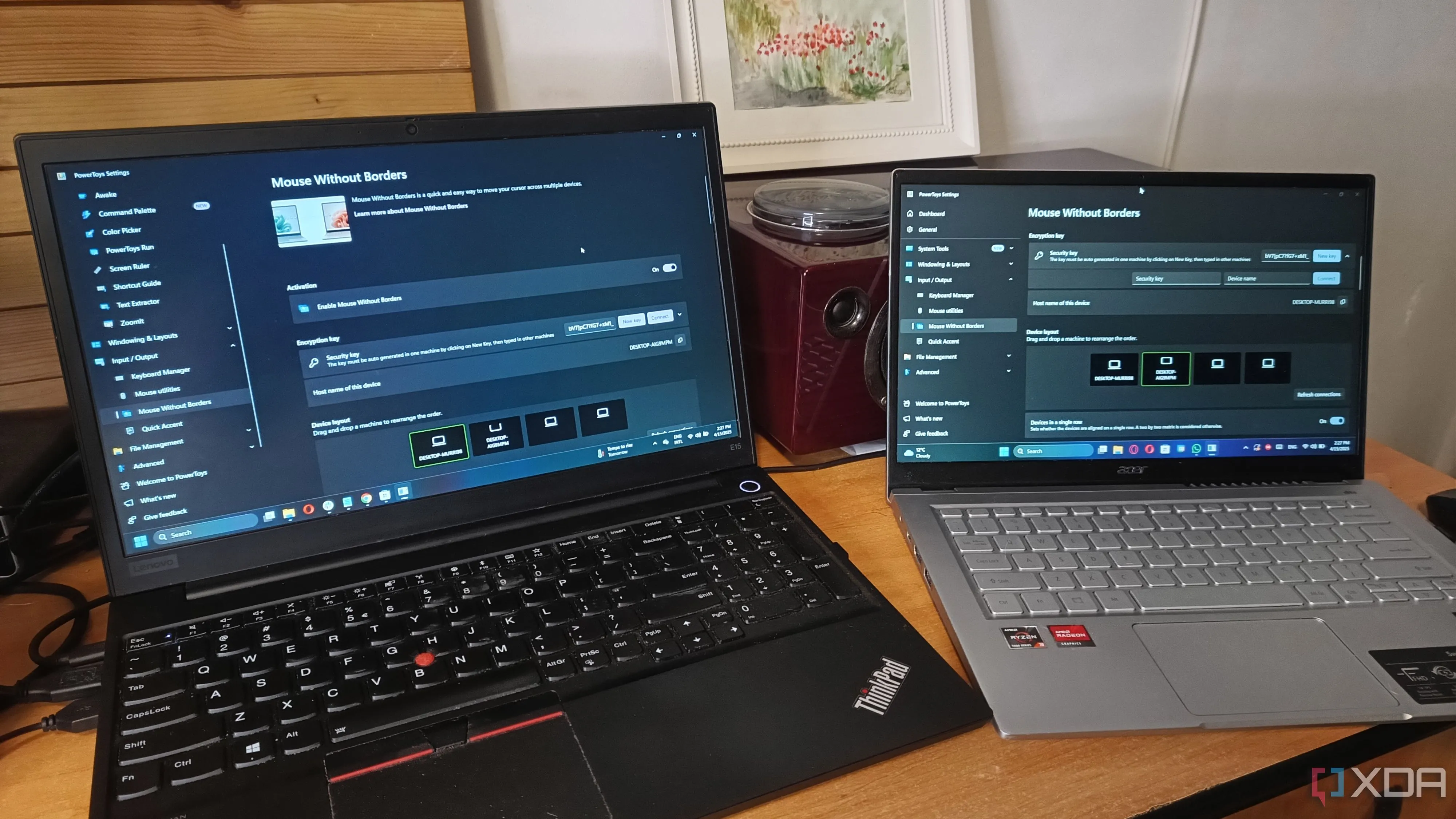 Hai laptop đang kết nối và sử dụng công cụ Mouse Without Borders của PowerToys trên Windows 11.