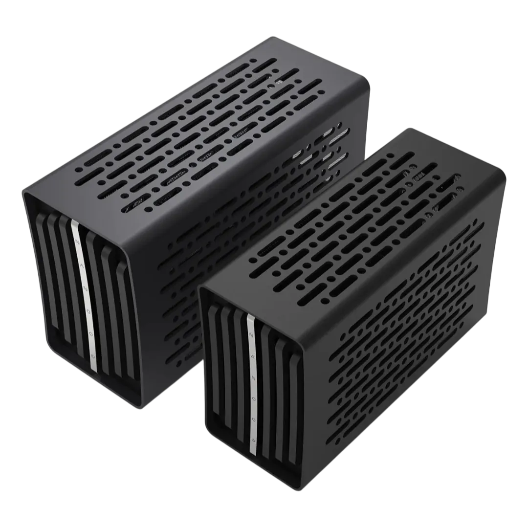Hai phiên bản case Thor-Zone Nanoq S và Nanoq R đứng cạnh nhau, thể hiện thiết kế tối giản của PC SFF