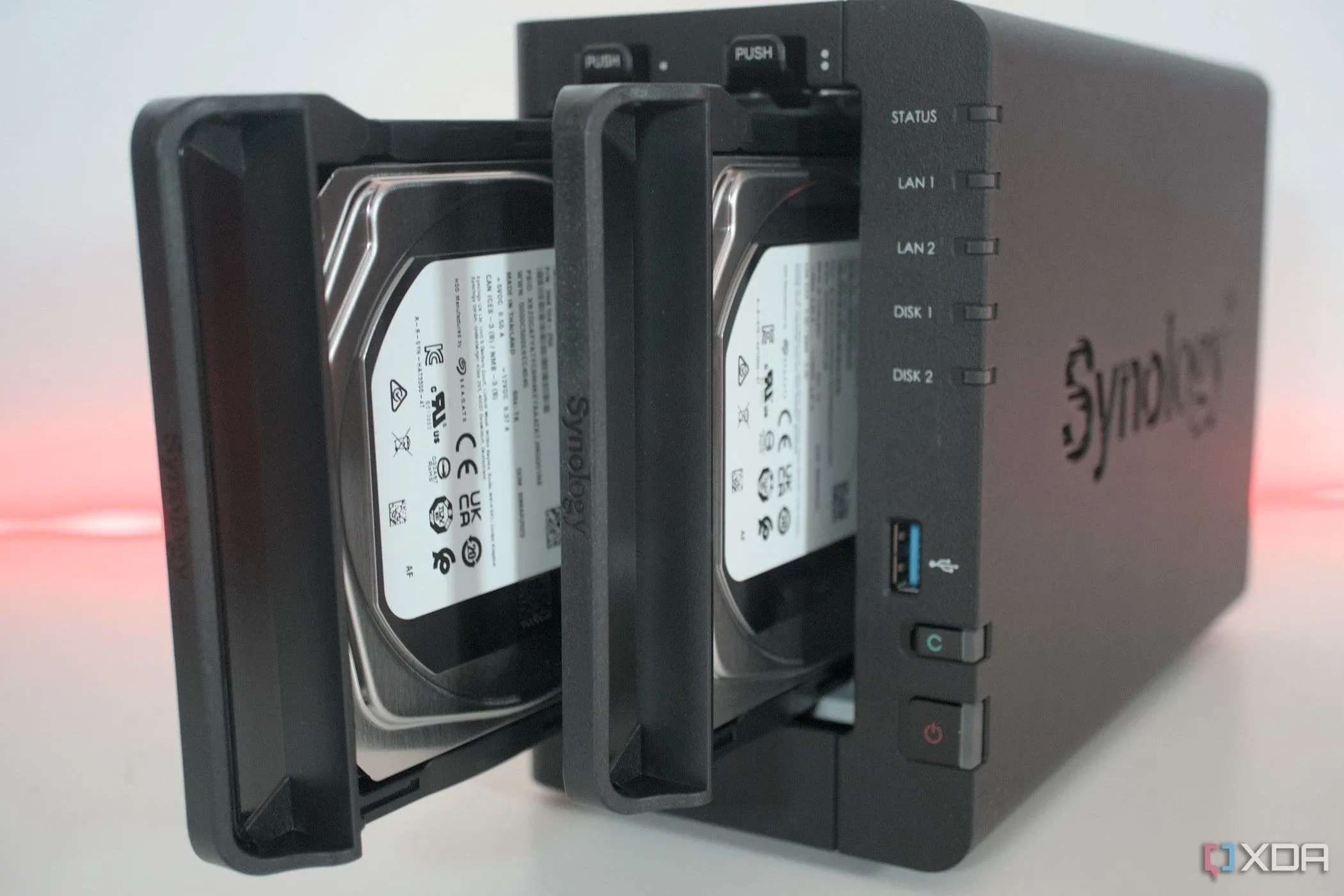 Hệ thống NAS Synology DiskStation D224+ với hai ổ cứng, giải pháp lý tưởng cho sao lưu offsite