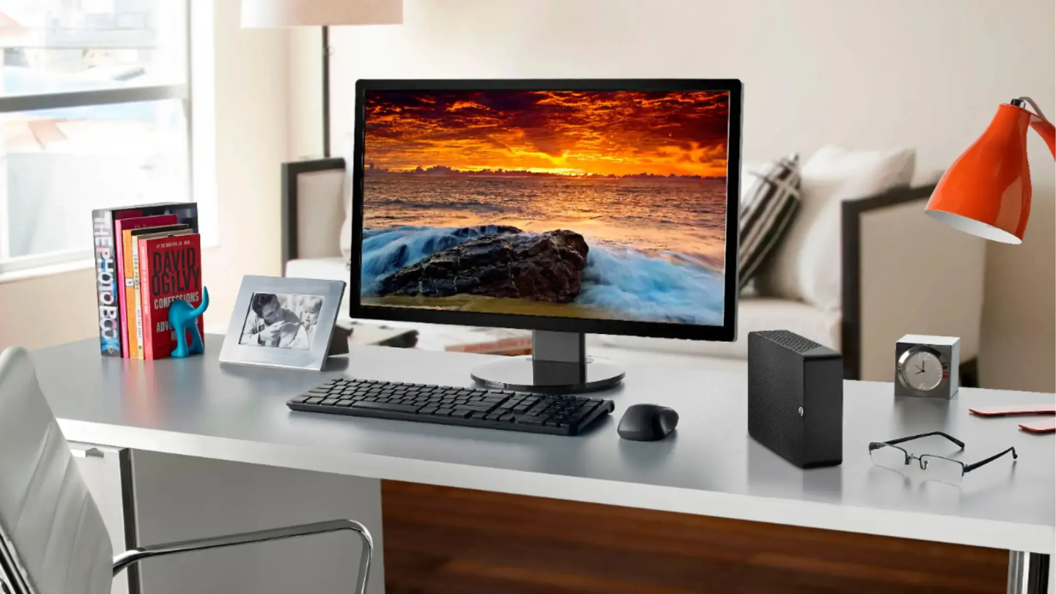 Hình ảnh cận cảnh ổ cứng gắn ngoài Seagate Expansion, minh họa thiết kế cổng USB 3.0 và cổng nguồn