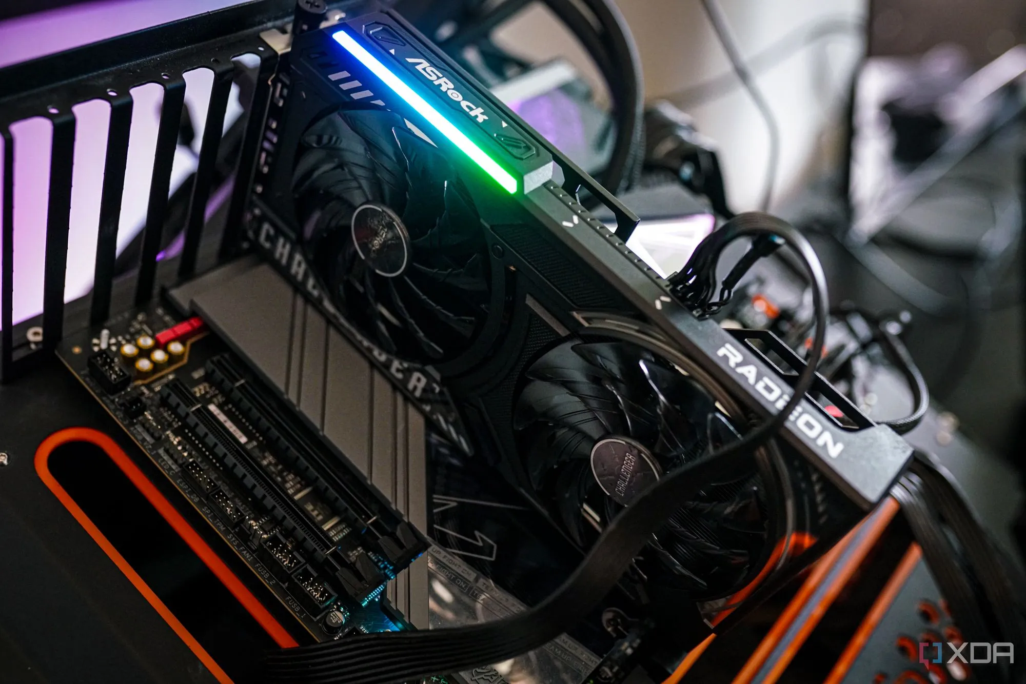 Hình ảnh card đồ họa AMD RX 9060 XT, đại diện cho dòng sản phẩm tầm trung gây tranh cãi về VRAM