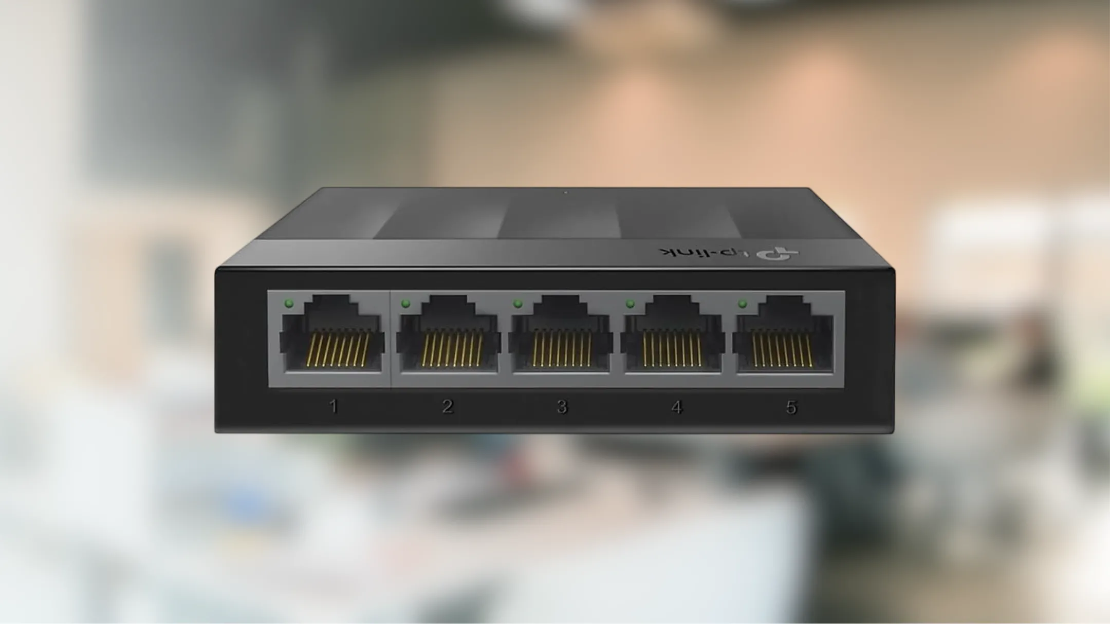 Hình ảnh minh họa cách TP-Link Litewave 5 cổng mở rộng kết nối mạng có dây cho nhiều thiết bị khác nhau