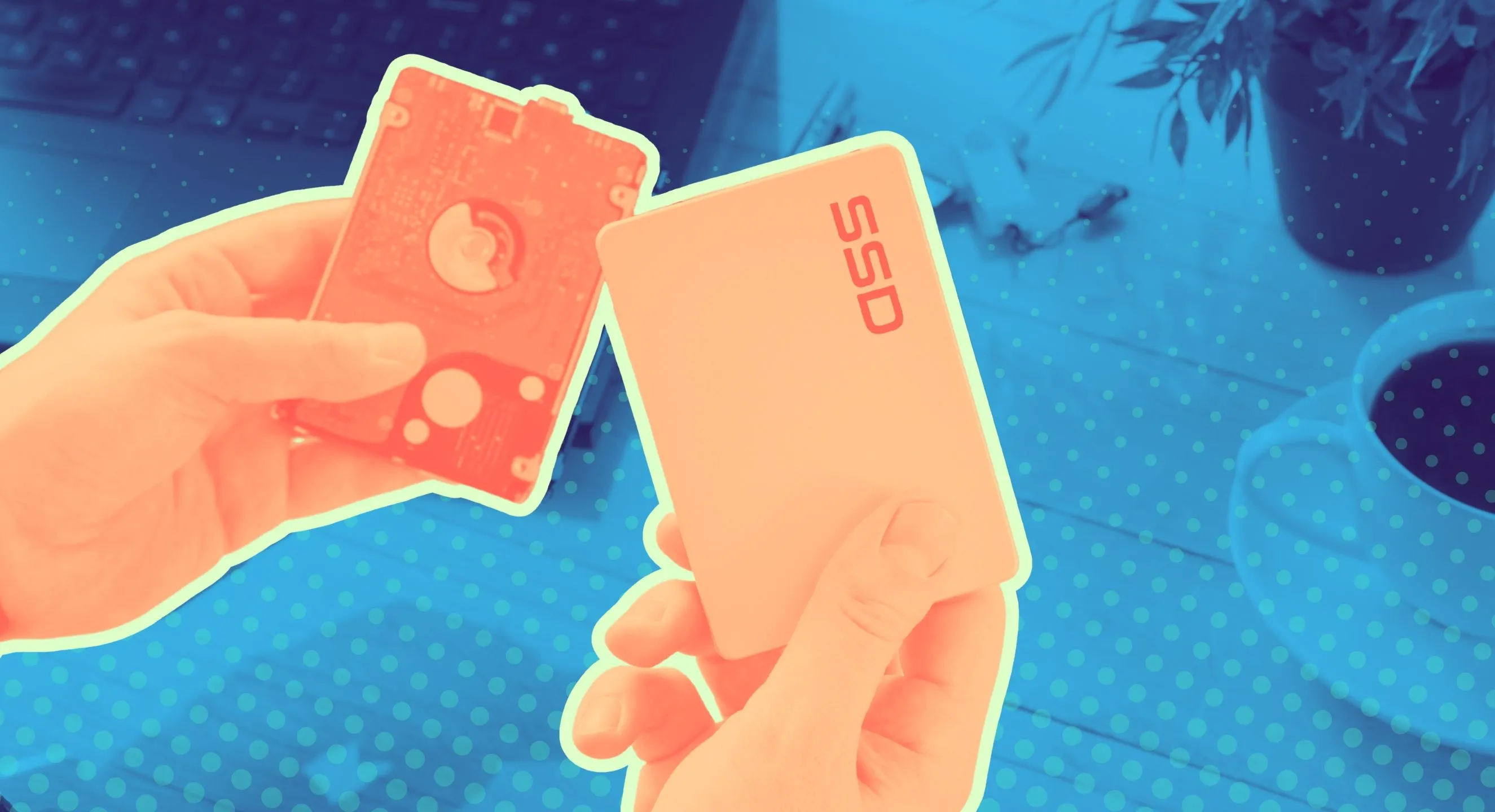 Hình ảnh một bàn tay đang cầm ổ cứng SSD M.2 NVMe, biểu thị việc nâng cấp lưu trữ cho máy tính hoặc console