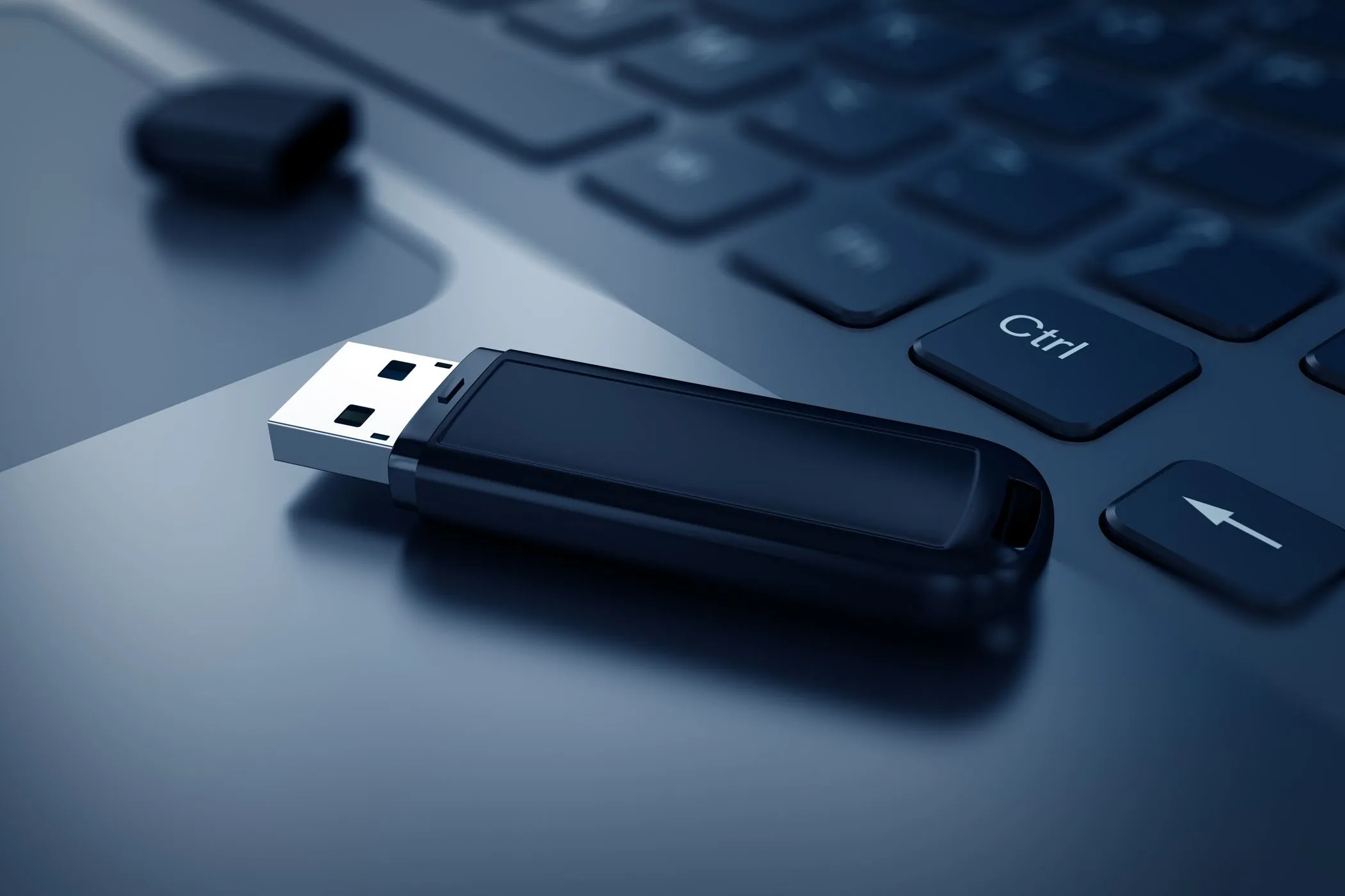 Hình ảnh một USB flash drive với nhiều tệp bên trong, minh họa cho việc khôi phục dữ liệu từ USB.