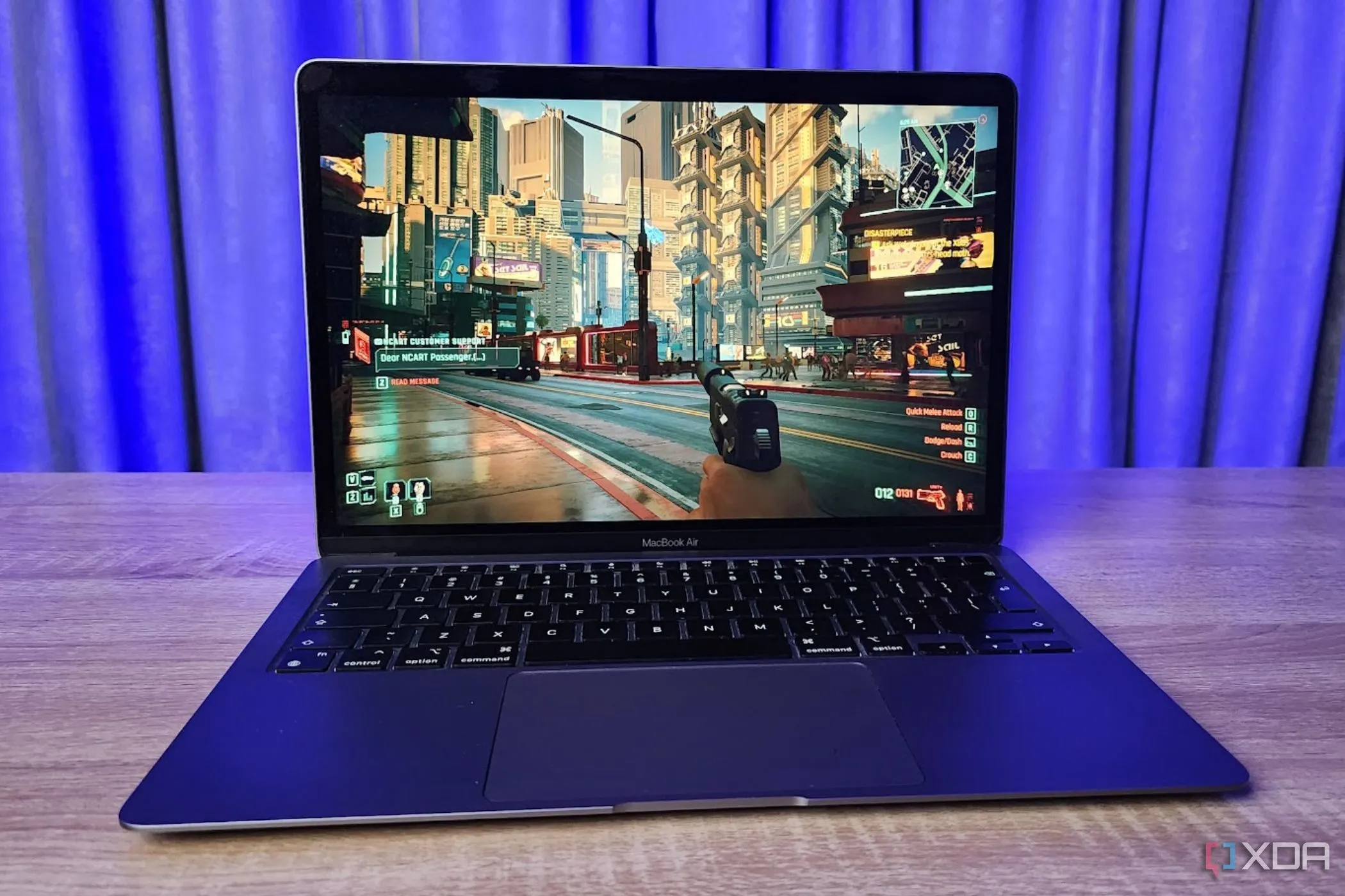 Hình ảnh trò chơi Cyberpunk 2077 đang chạy trên máy tính MacBook sử dụng Game Porting Kit