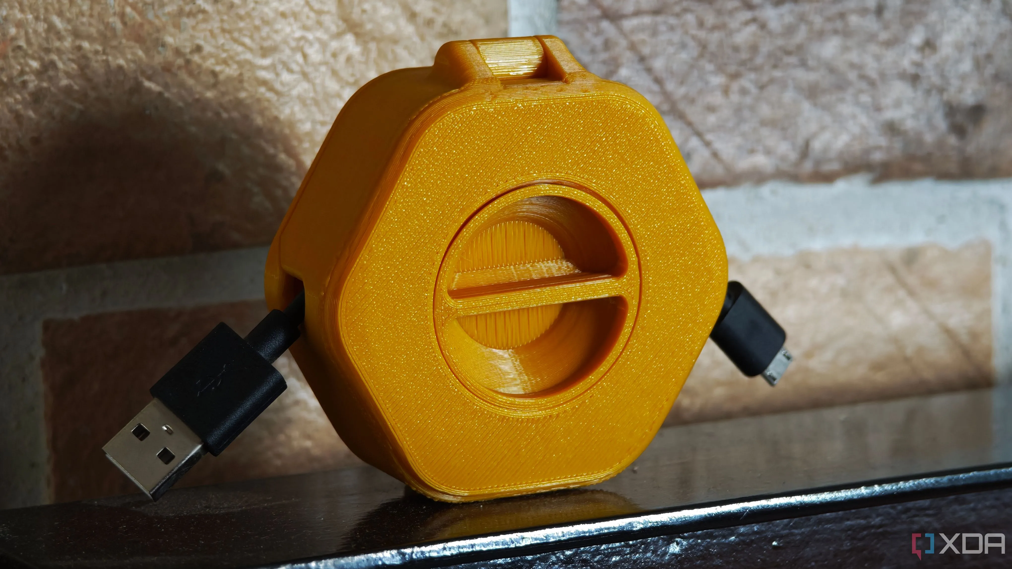 Hộp cuộn cáp sạc in 3D tiện dụng khi di chuyển