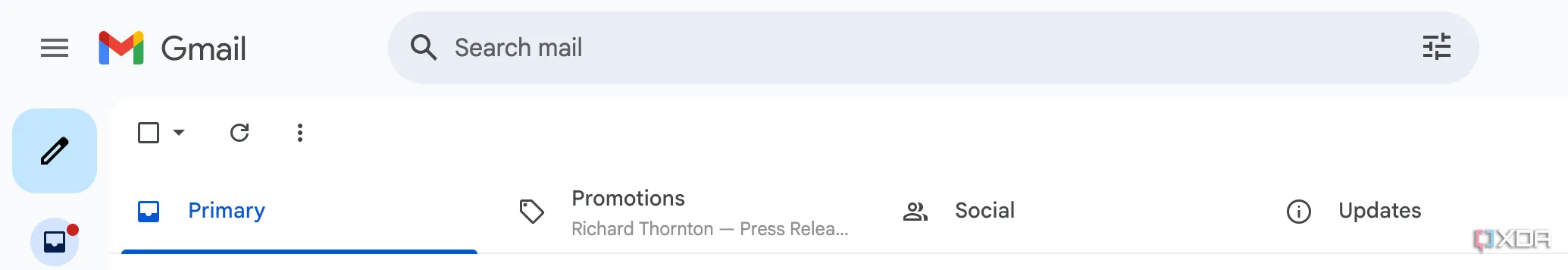 Hộp thư đến Gmail với các danh mục phân loại email mặc định như Primary, Promotions, Social và Updates