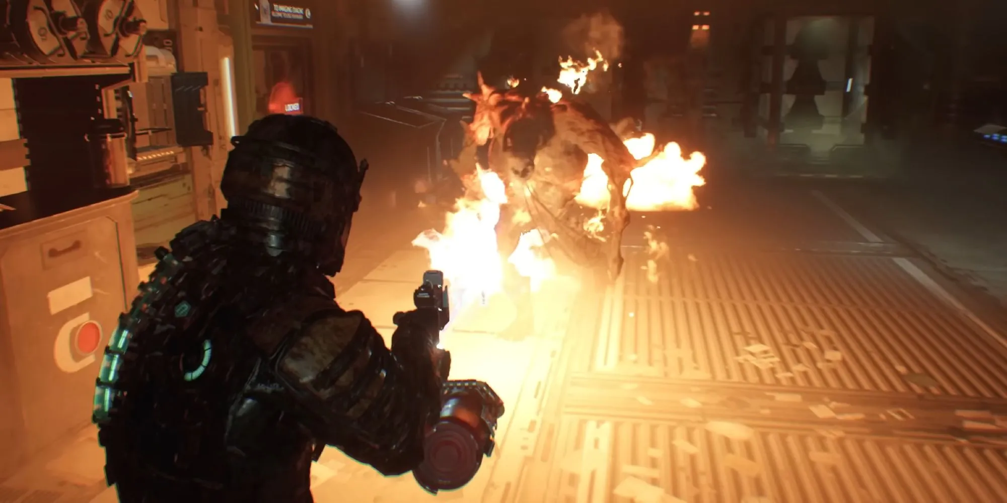Isaac Clarke đối đầu Necromorph với súng phun lửa trong Dead Space Remake, minh họa lối chơi đầy thử thách của mod Zealot Hardcore