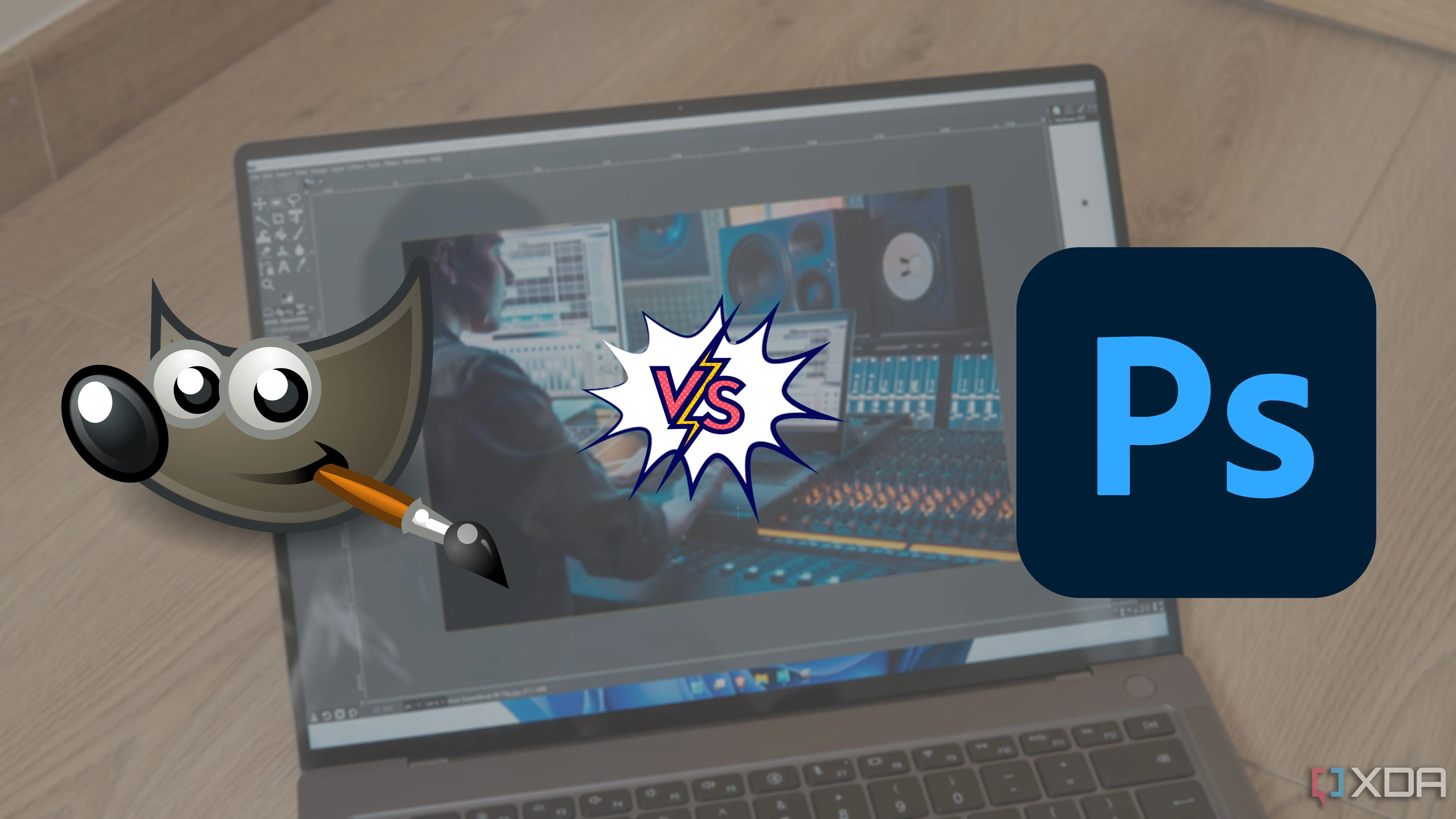 Laptop hiển thị logo GIMP và Photoshop kèm chữ VS, thể hiện sự so sánh chi phí giữa hai phần mềm
