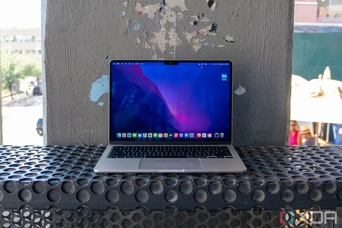 Laptop MacBook Air 13 inch chạy macOS