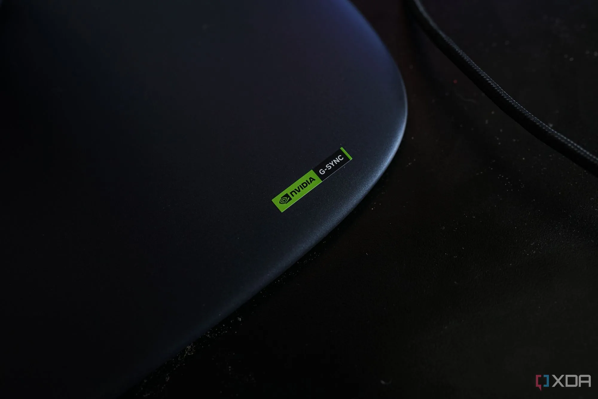 Màn hình Alienware AW2725Q với logo G-Sync Compatible, đảm bảo trải nghiệm chơi game mượt mà