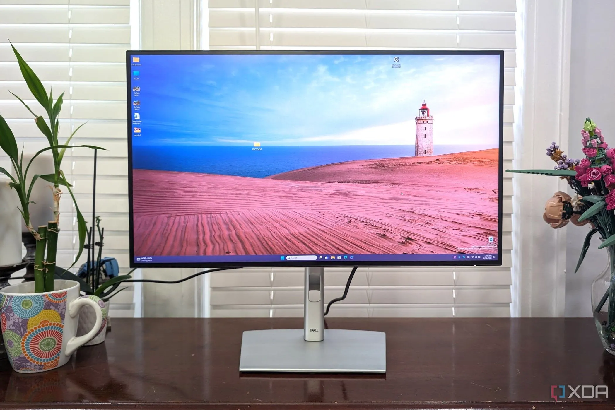 Màn hình Dell UltraSharp27 Thunderbolt đang hiển thị dữ liệu