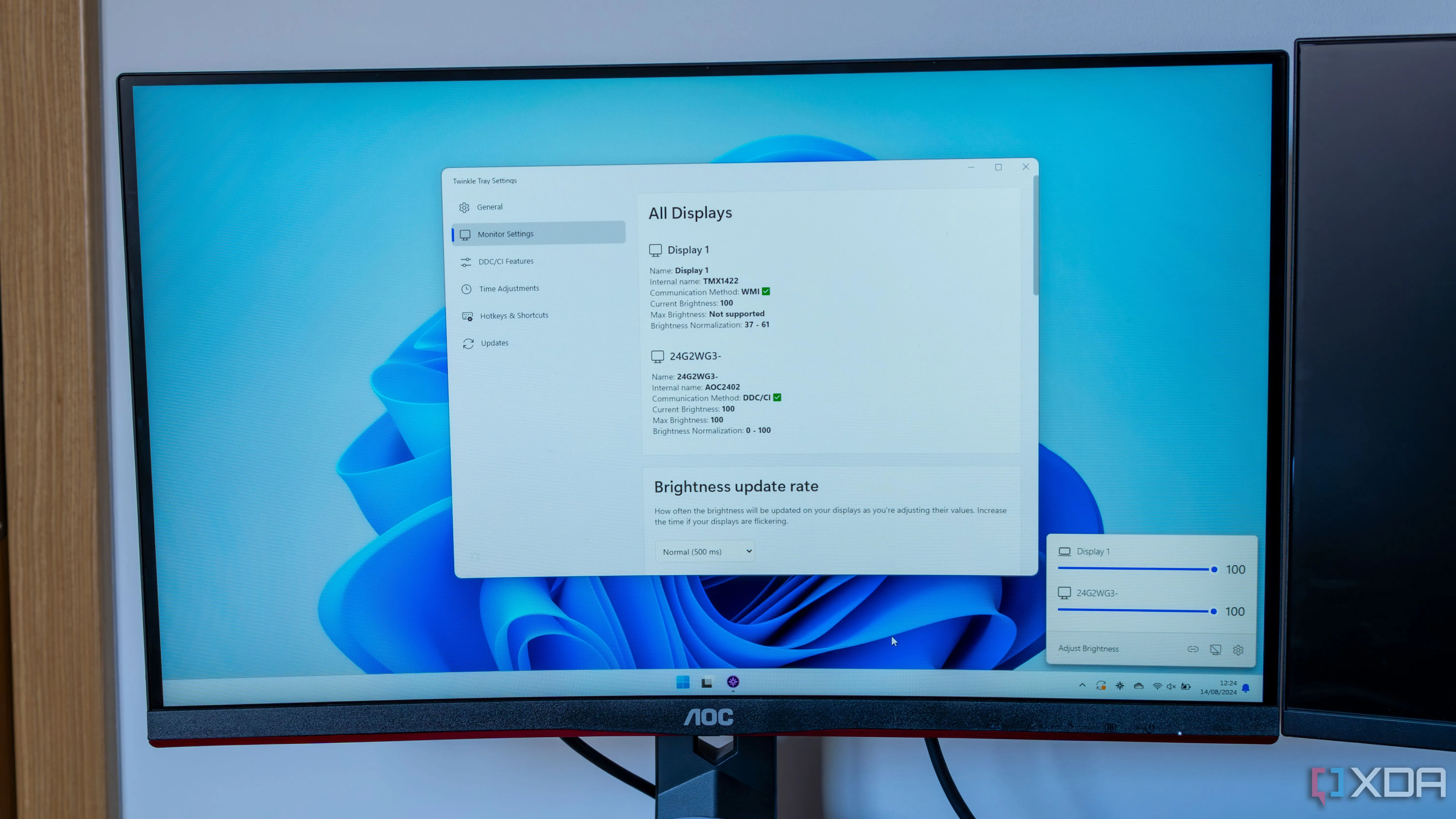 Màn hình desktop Windows 11 với giao diện cài đặt ứng dụng Twinkle Tray