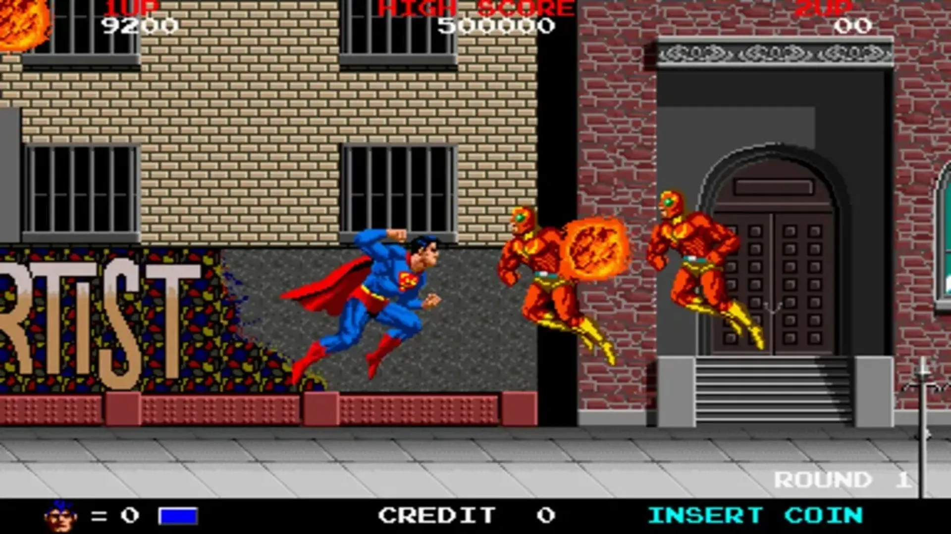Màn hình gameplay của Superman: The Video Game (1988) tại máy arcade, nơi Người Đàn Ông Thép đối đầu với kẻ thù.