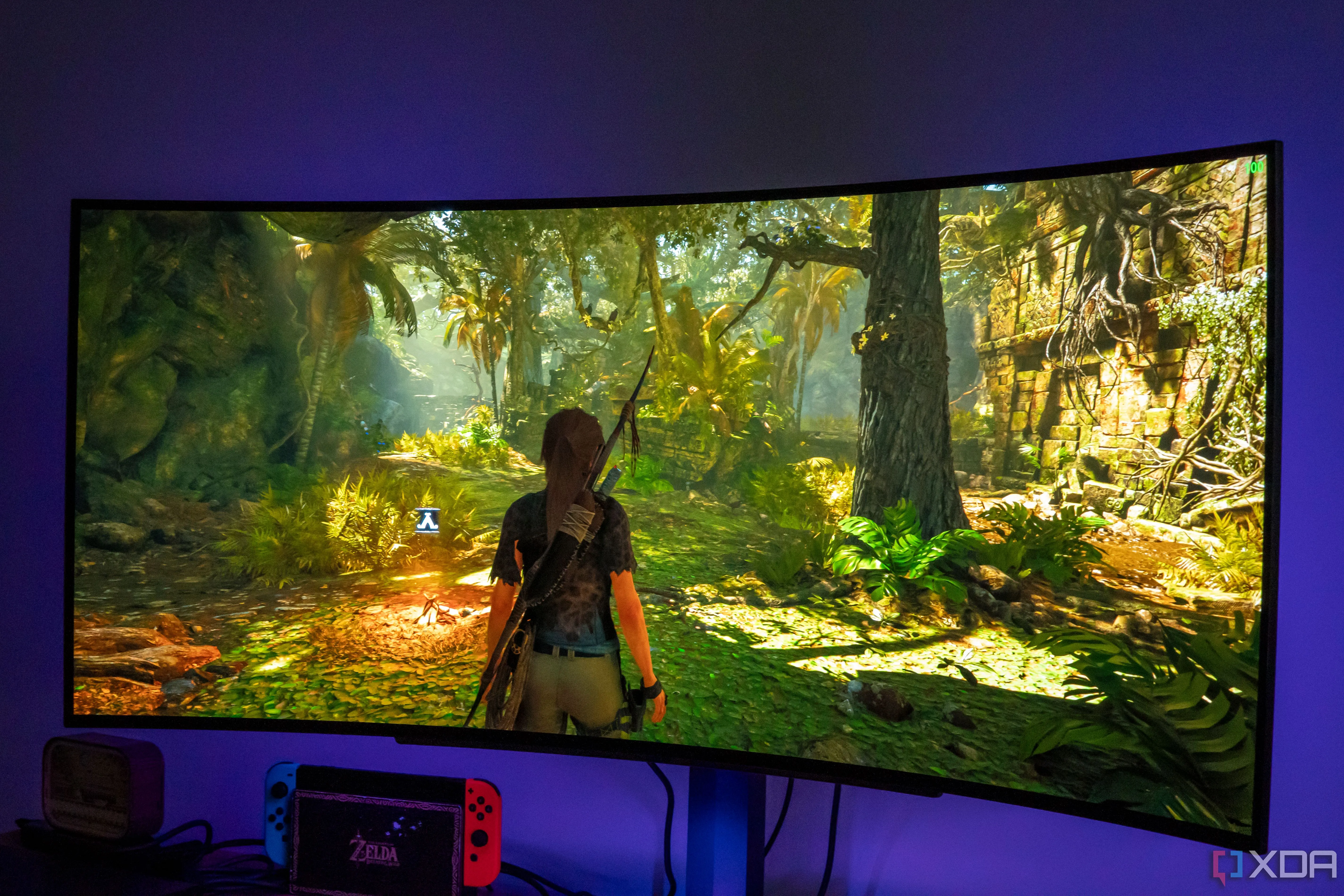 Màn hình LG UltraGear 45GR95QE hiển thị game Shadow of the Tomb Raider, minh họa trải nghiệm chơi game hiện đại