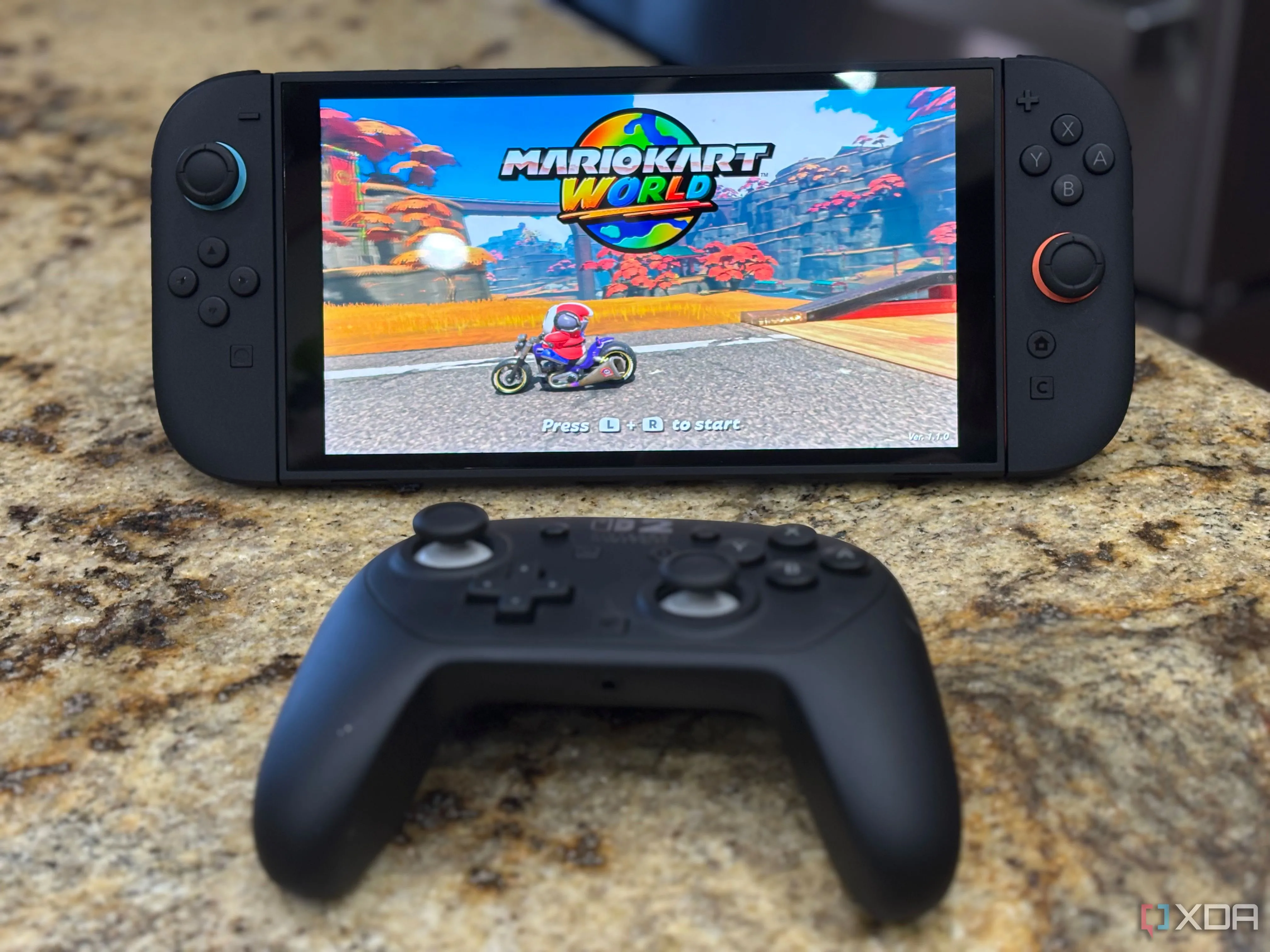Máy chơi game Nintendo Switch 2 cùng tay cầm Pro Controller, biểu tượng của trải nghiệm chơi game di động và đa năng