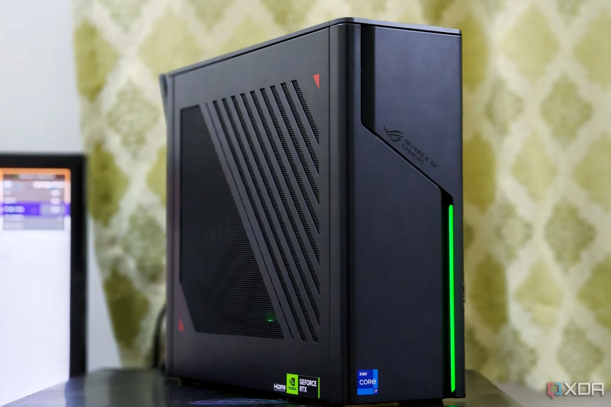 Máy tính PC Mini-ITX ASUS ROG G22CH SFF nhỏ gọn, mạnh mẽ như console