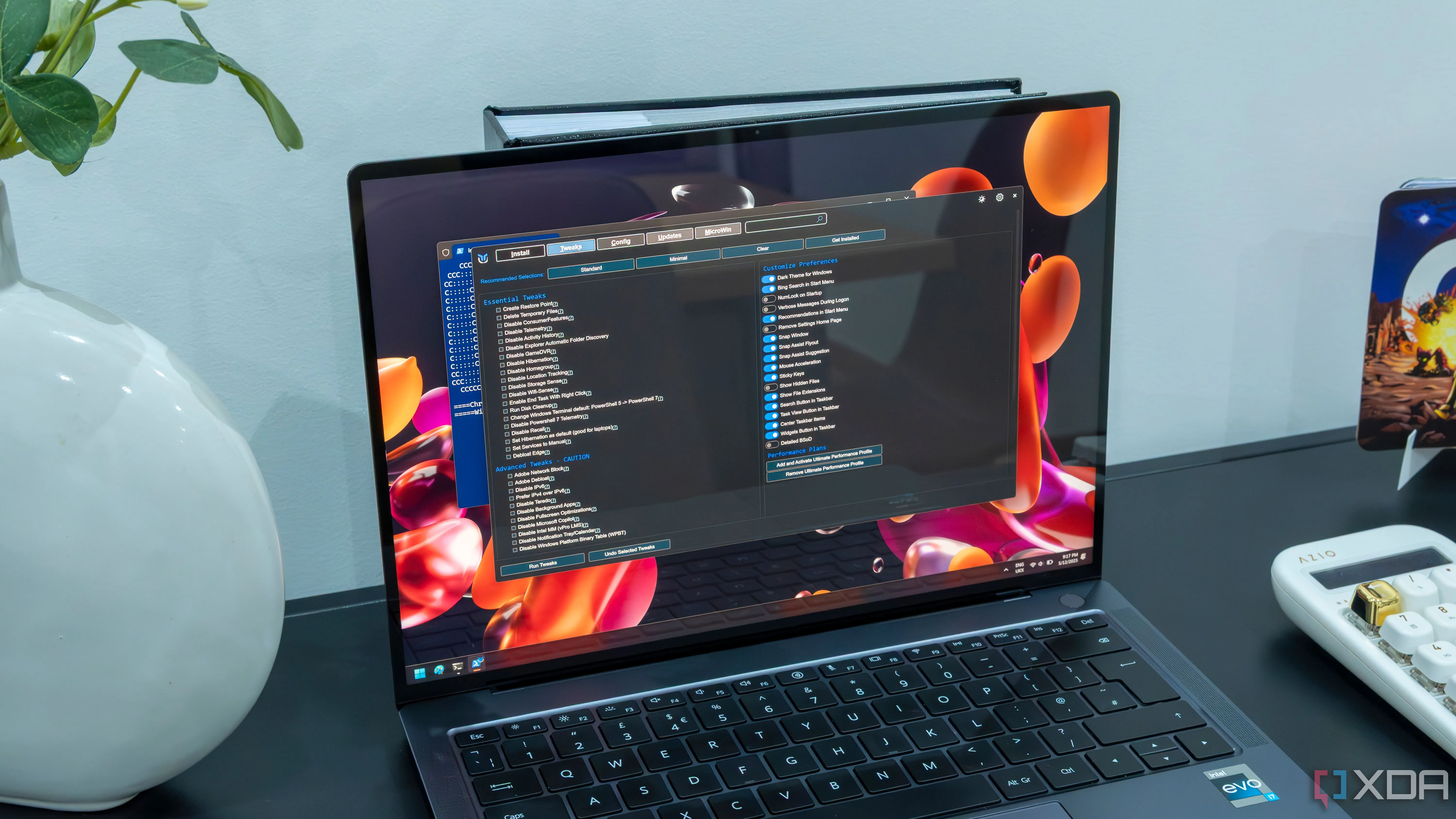 Máy tính xách tay Windows 11 đang chạy tiện ích Chris Titus Tech để gỡ bỏ bloatware và tùy chỉnh hệ thống