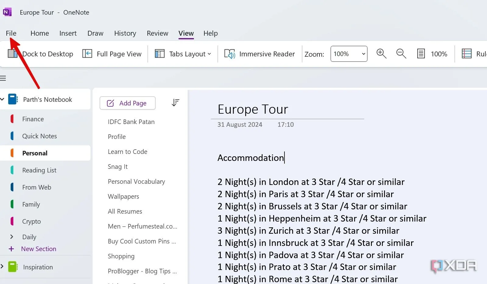 Menu 'File' trong OneNote đang mở, hiển thị các tùy chọn để tạo hoặc quản lý sổ tay.