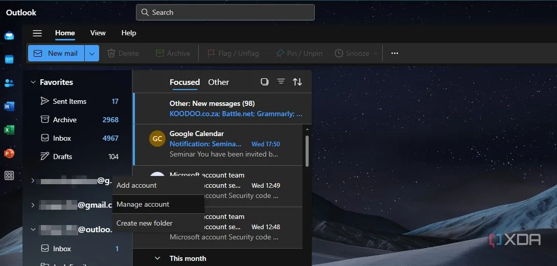 Menu quản lý tài khoản trong ứng dụng Outlook trên Windows