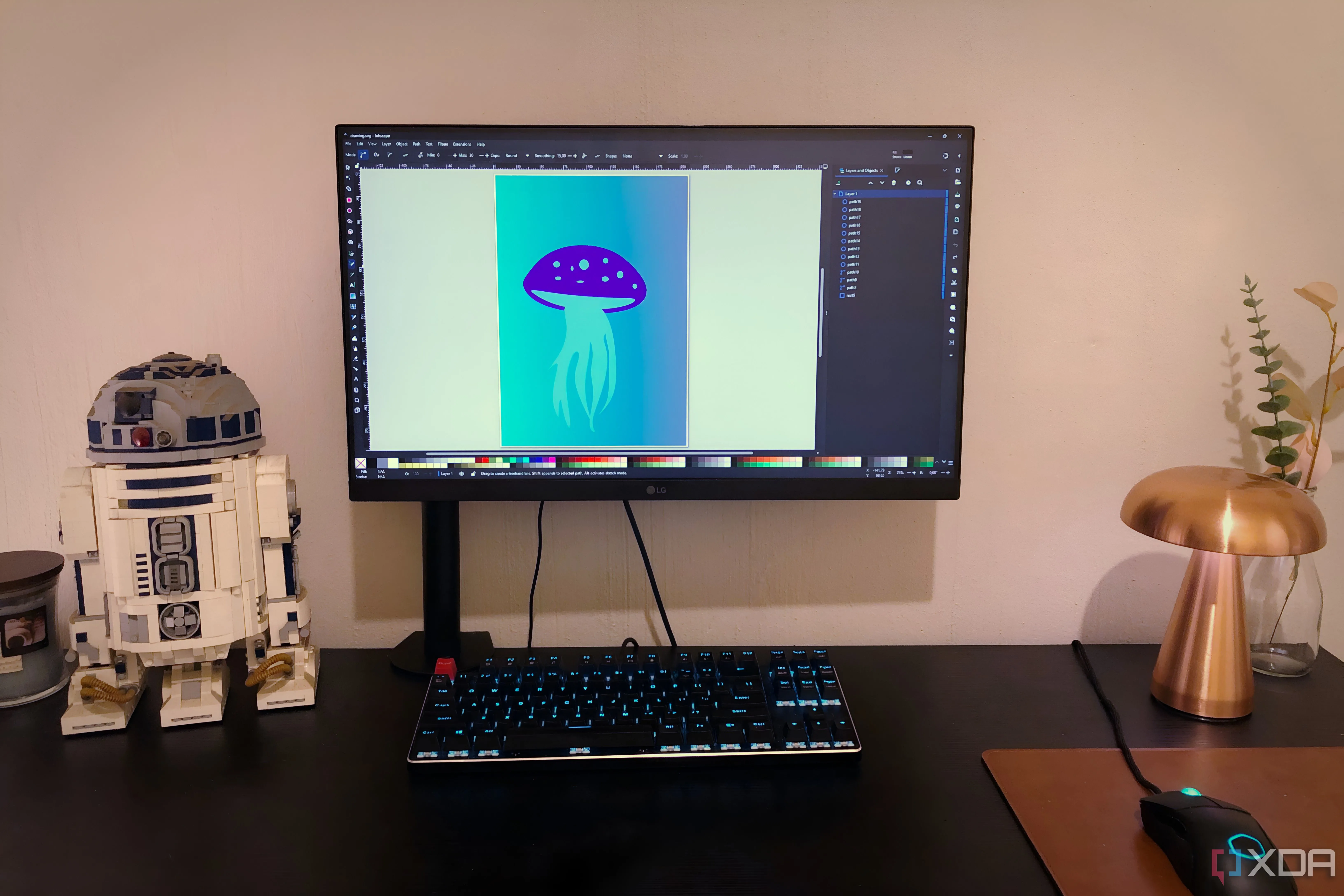 Minh họa sứa trong Inkscape hiển thị trên máy tính để bàn, cùng đồ chơi lego, đèn và cây xanh