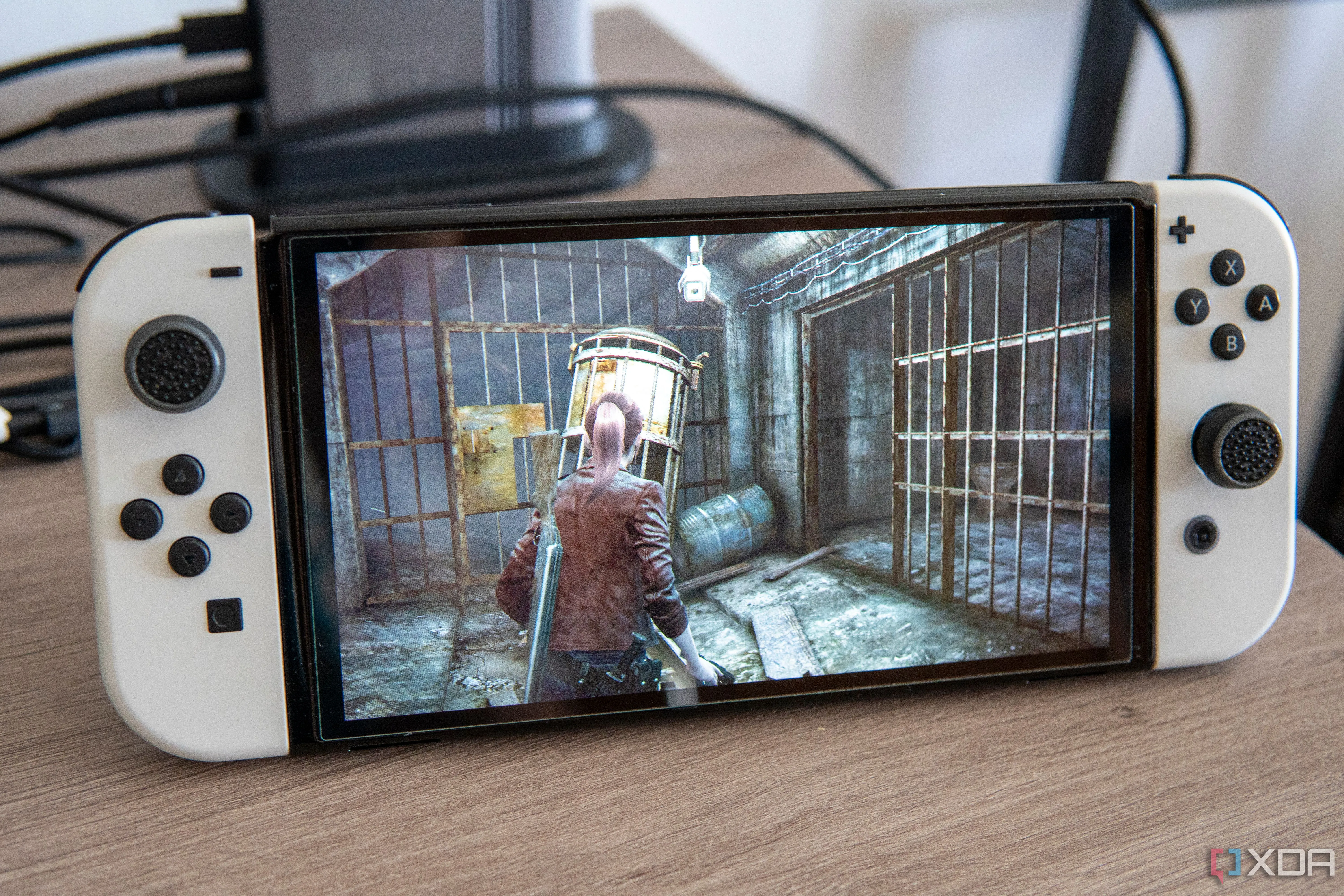 Mô hình Nintendo Switch OLED đang chơi game Resident Evil Revelations 2