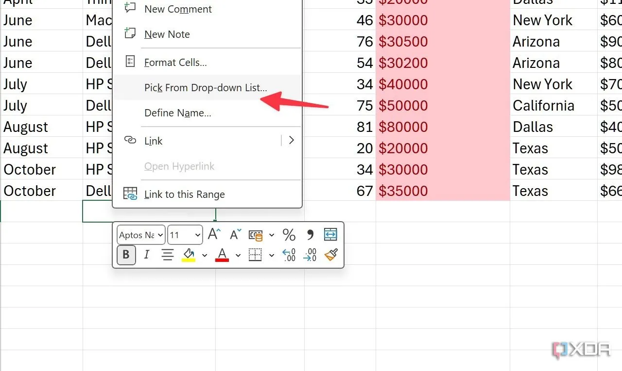 Người dùng đang chọn một giá trị từ danh sách thả xuống trong Excel bằng cách nhấp chuột phải vào ô