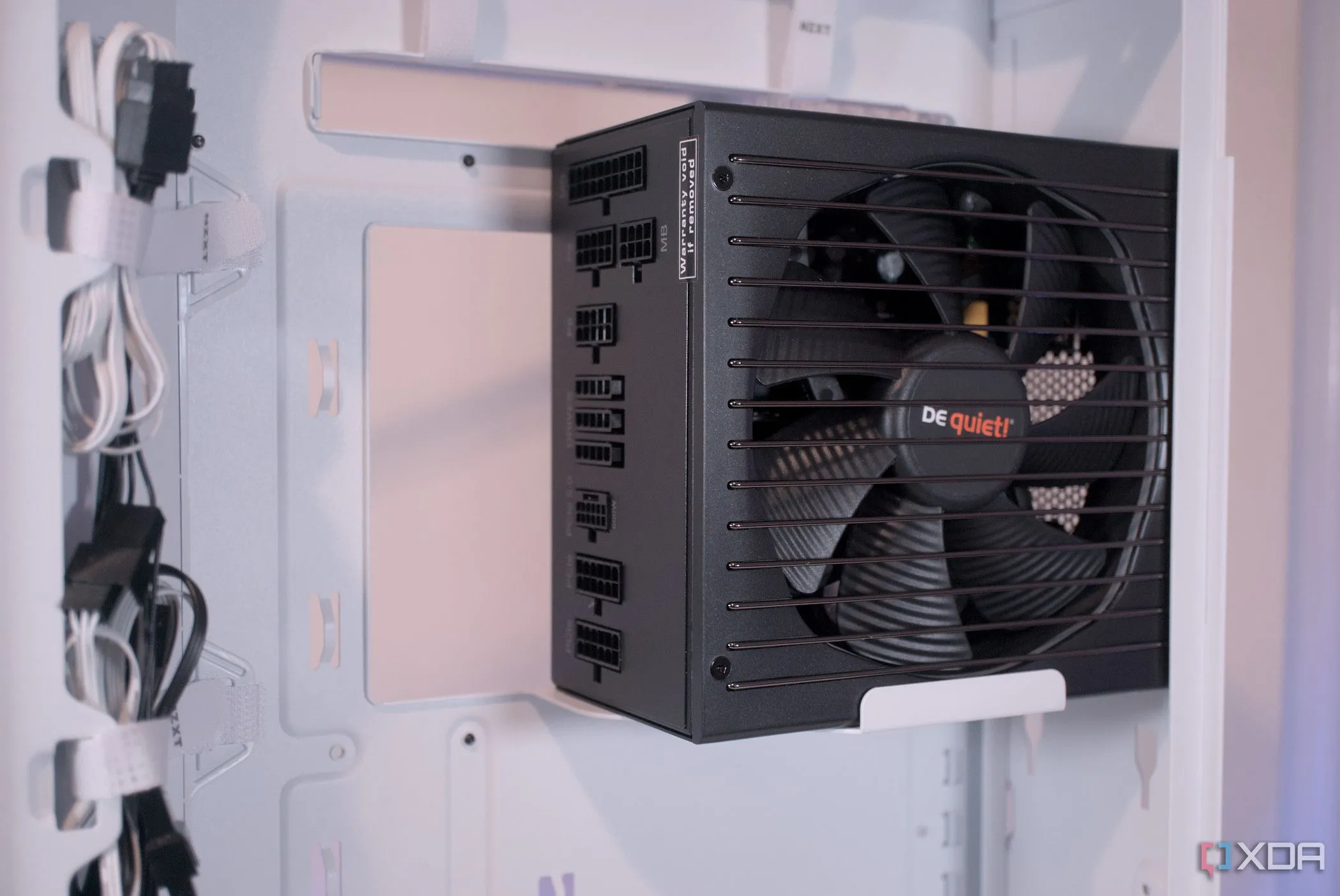 Nguồn be quiet! Straight Power 12 được lắp đặt bên trong vỏ case PC gọn gàng